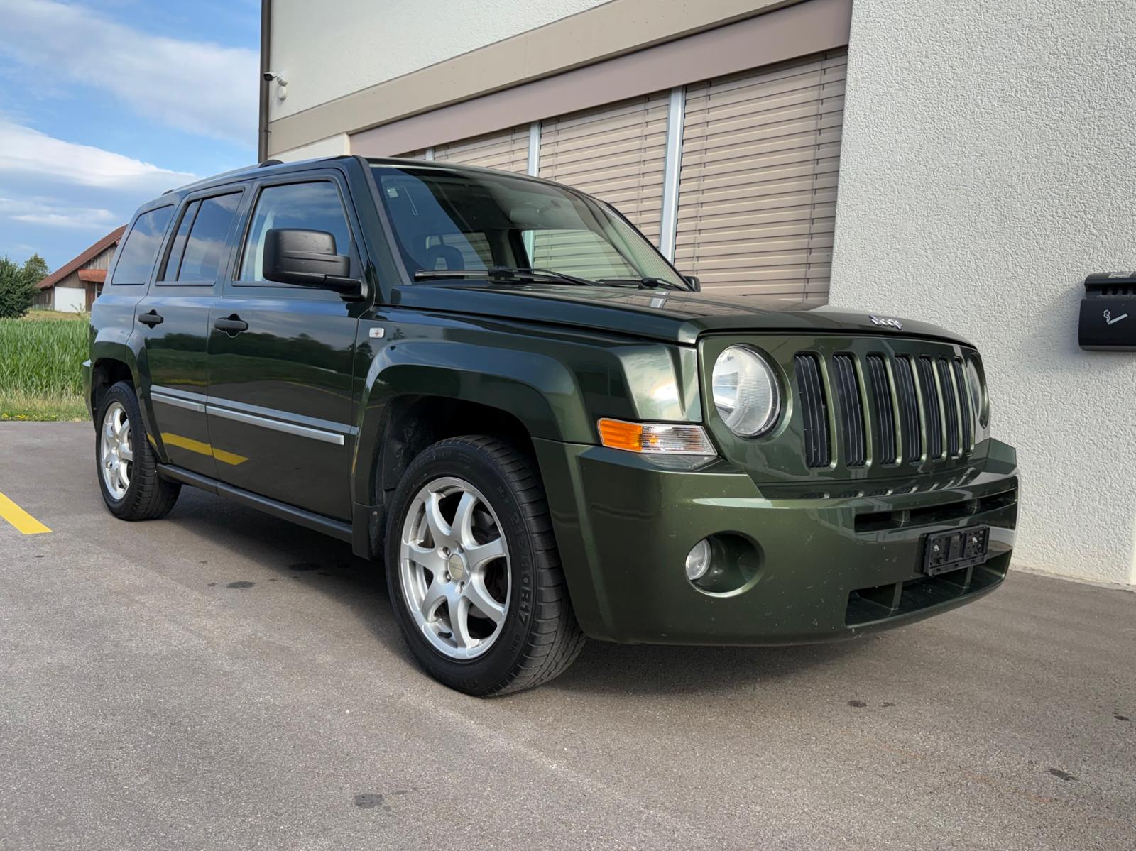 JEEP Patriot 2.4 Limited Leder AHK 8-Fach-image-0