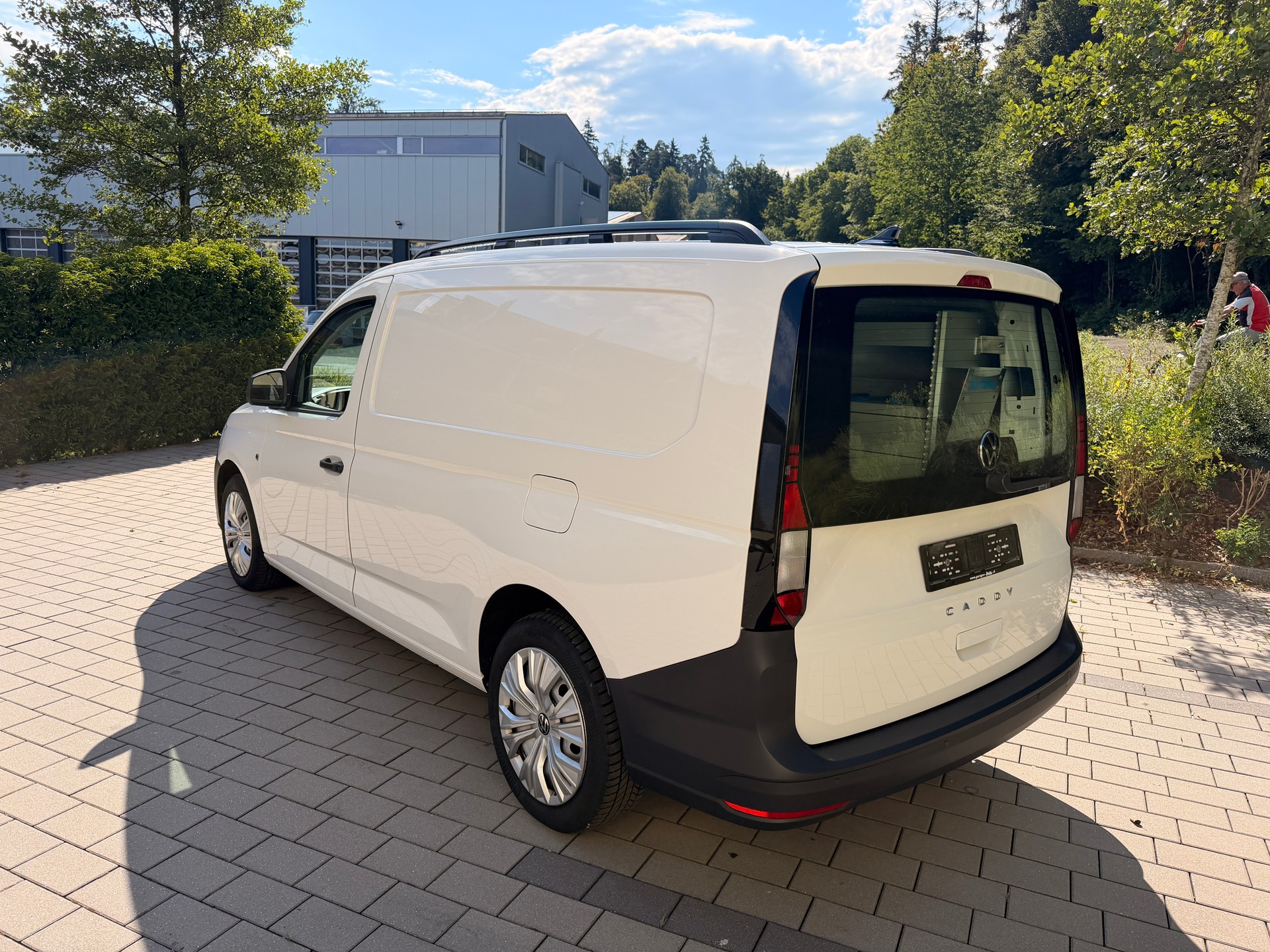 VW Caddy Cargo 2.0TDI Maxi DSG-image-3