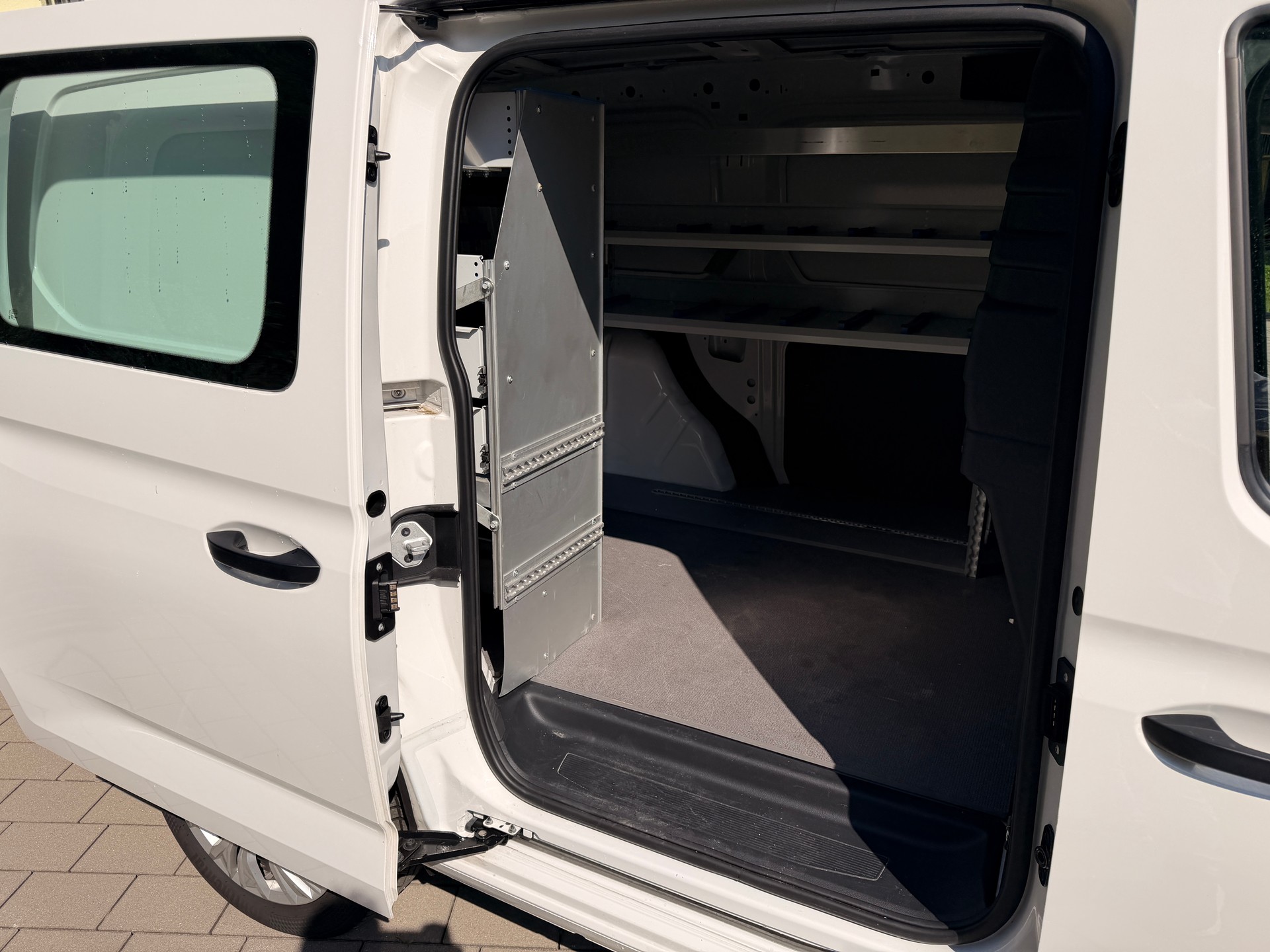 VW Caddy Cargo 2.0TDI Maxi DSG-image-10