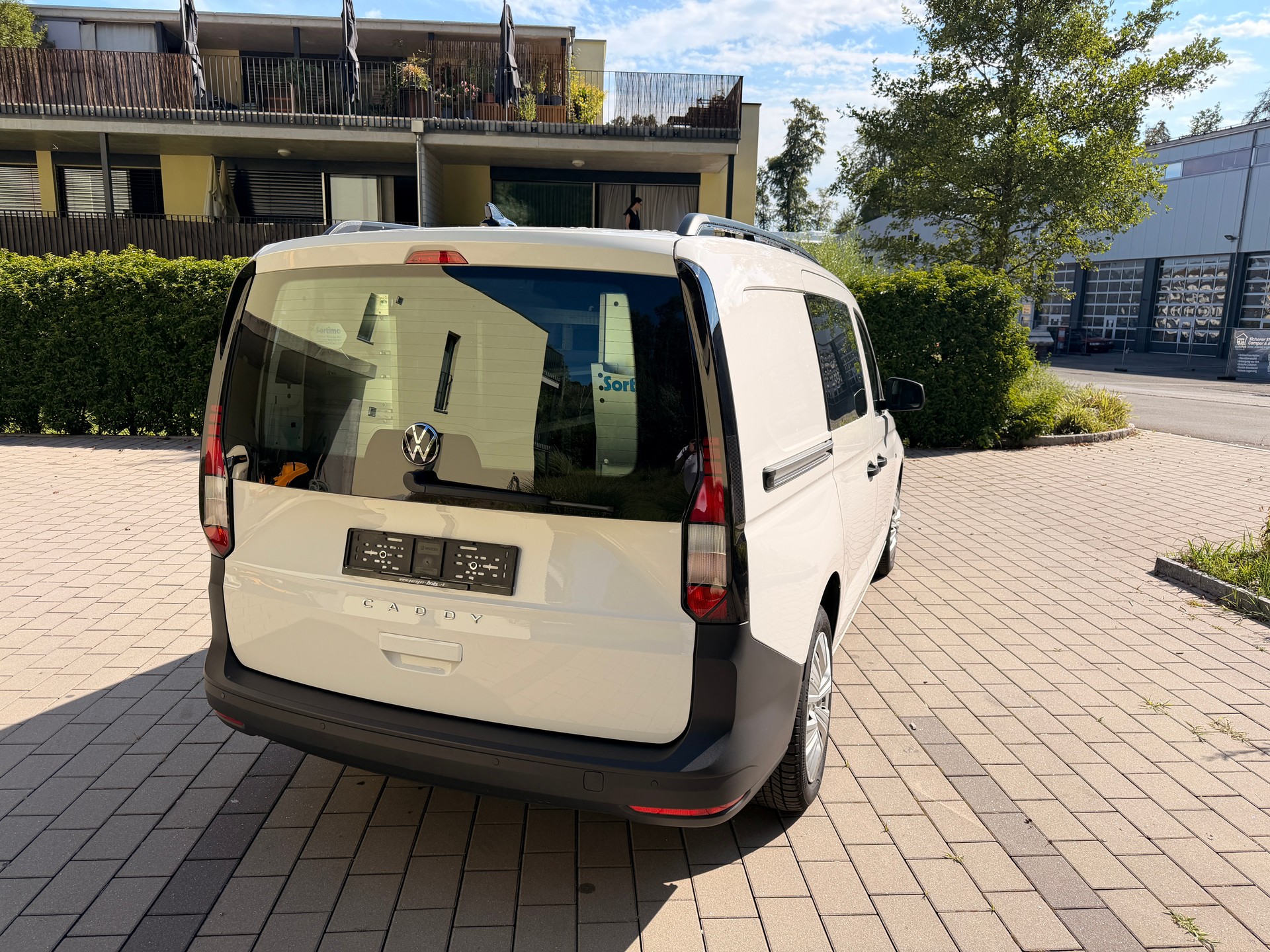 VW Caddy Cargo 2.0TDI Maxi DSG-image-2