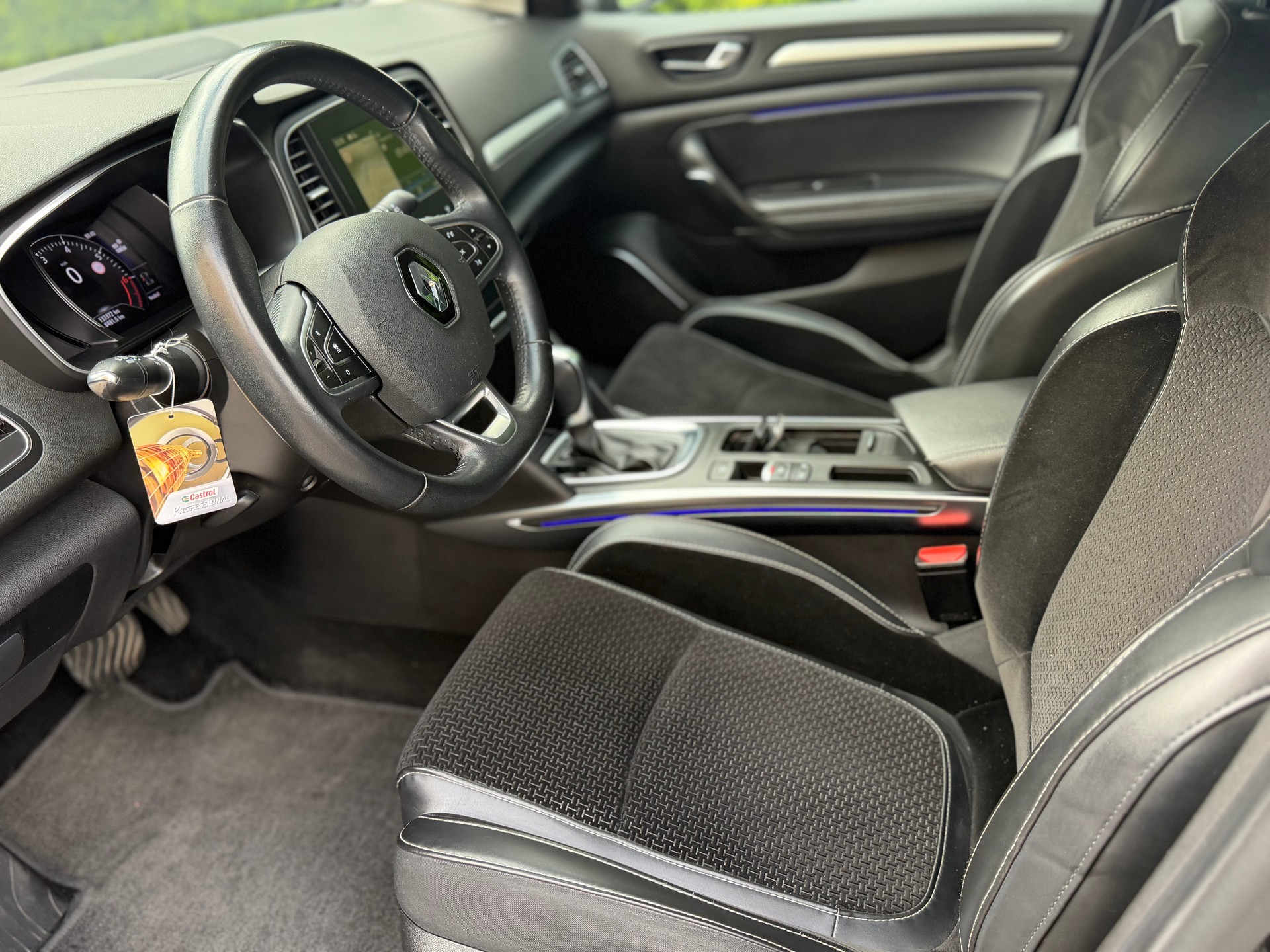 RENAULT Mégane Grandtour 1.2 16V Turbo GT Line EDC-image-13