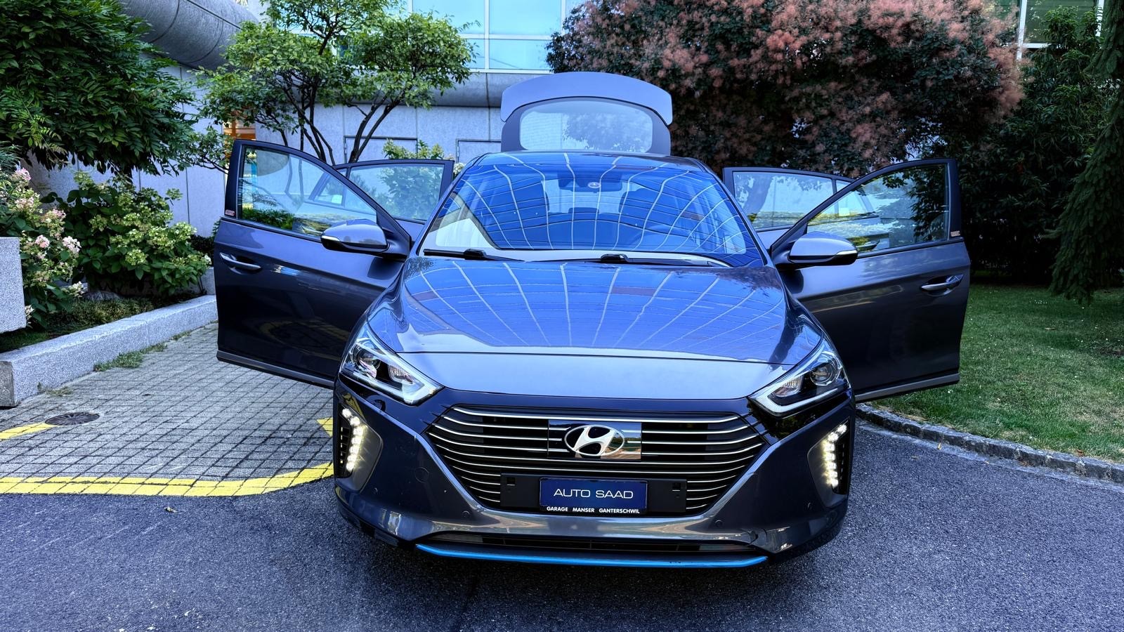 HYUNDAI Ioniq 1.6 GDi HEV Amplia DCT-image-11