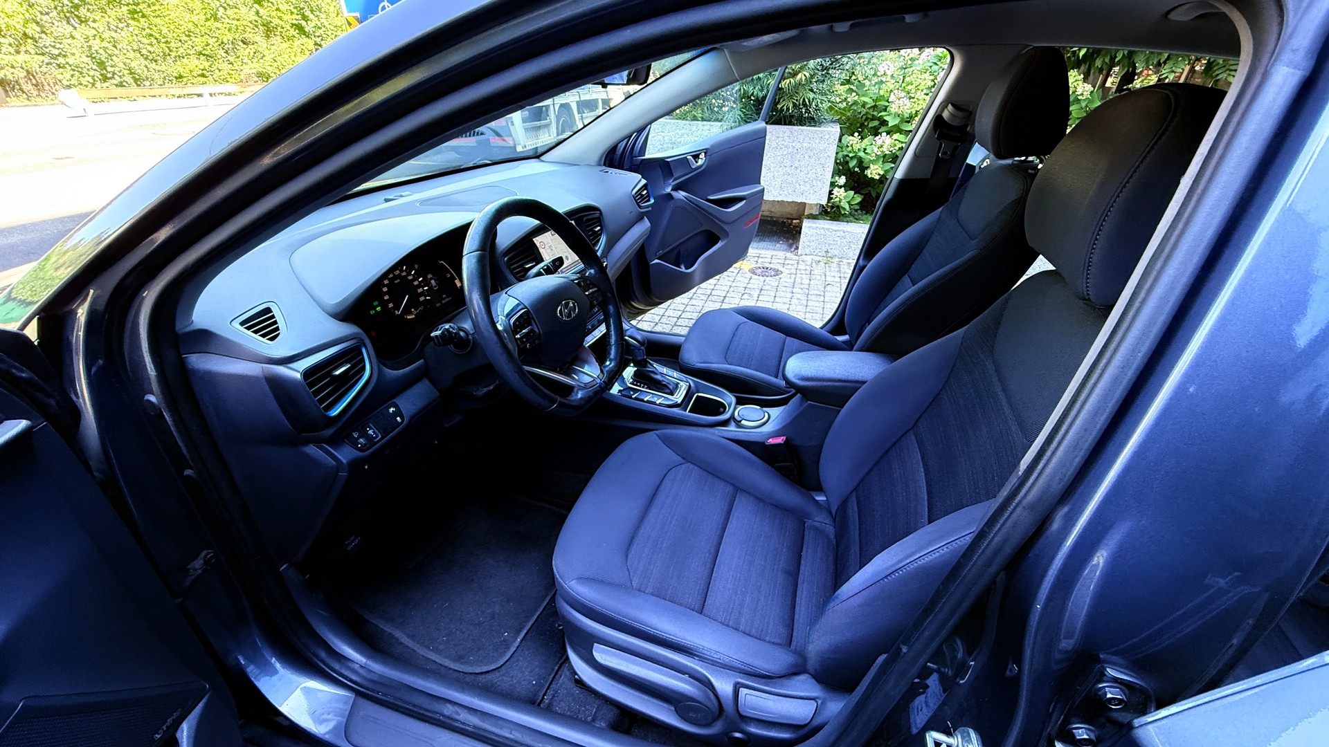 HYUNDAI Ioniq 1.6 GDi HEV Amplia DCT-image-9