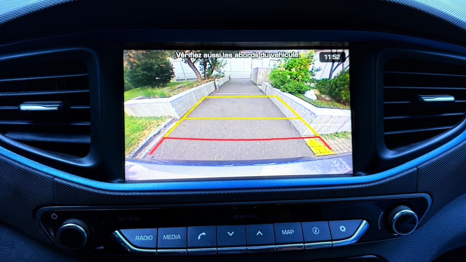 HYUNDAI Ioniq 1.6 GDi HEV Amplia DCT-image-15