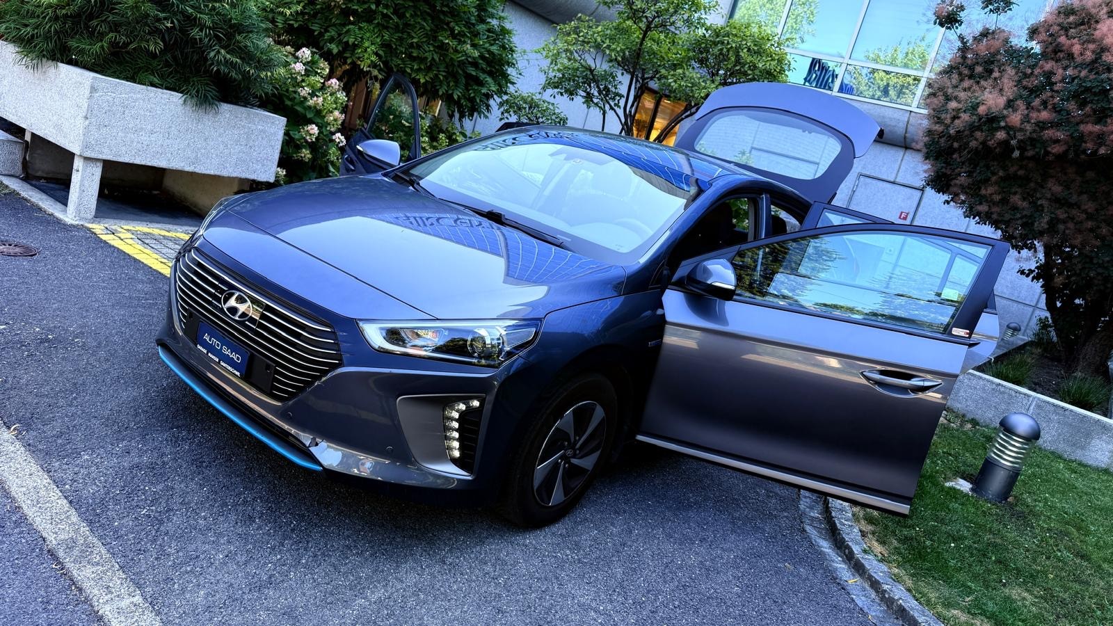 HYUNDAI Ioniq 1.6 GDi HEV Amplia DCT-image-13