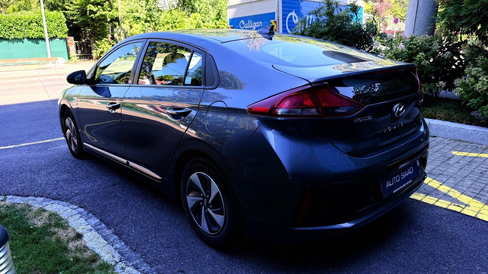 HYUNDAI Ioniq 1.6 GDi HEV Amplia DCT-image-4