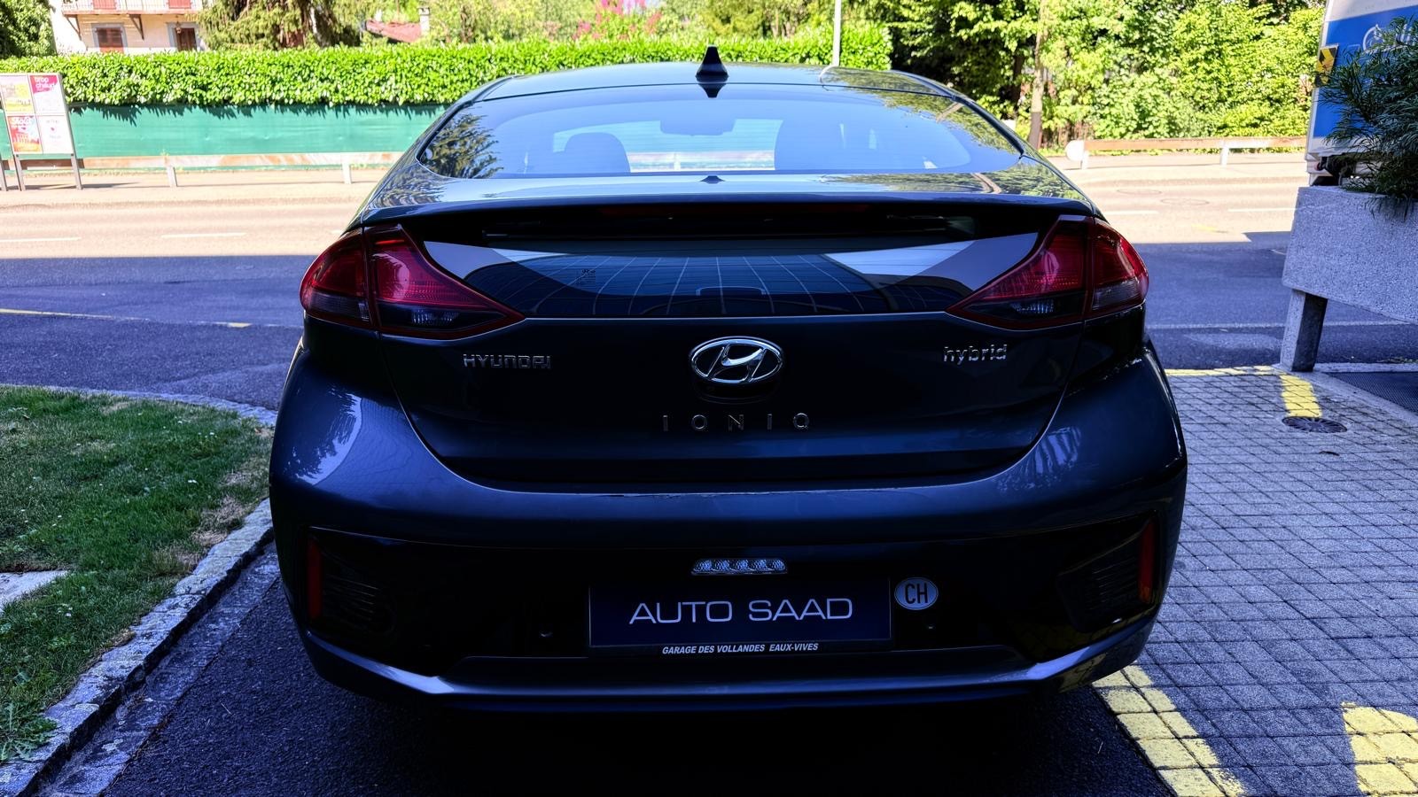 HYUNDAI Ioniq 1.6 GDi HEV Amplia DCT-image-3