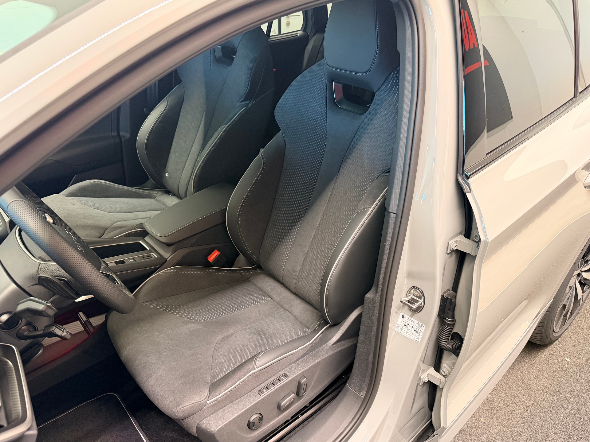 SKODA Enyaq 85x Sportline 4x4-image-17