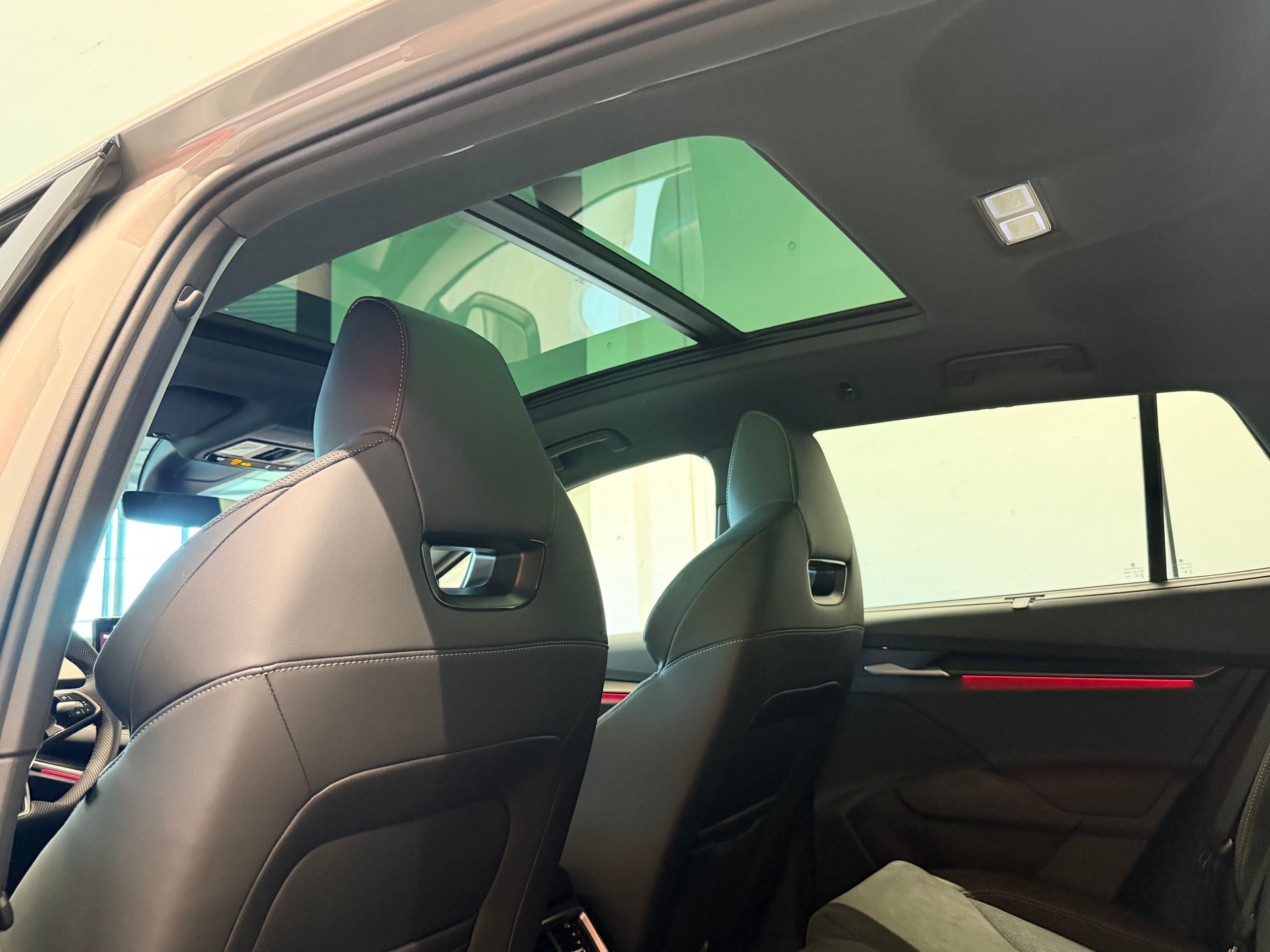 SKODA Enyaq 85x Sportline 4x4-image-19
