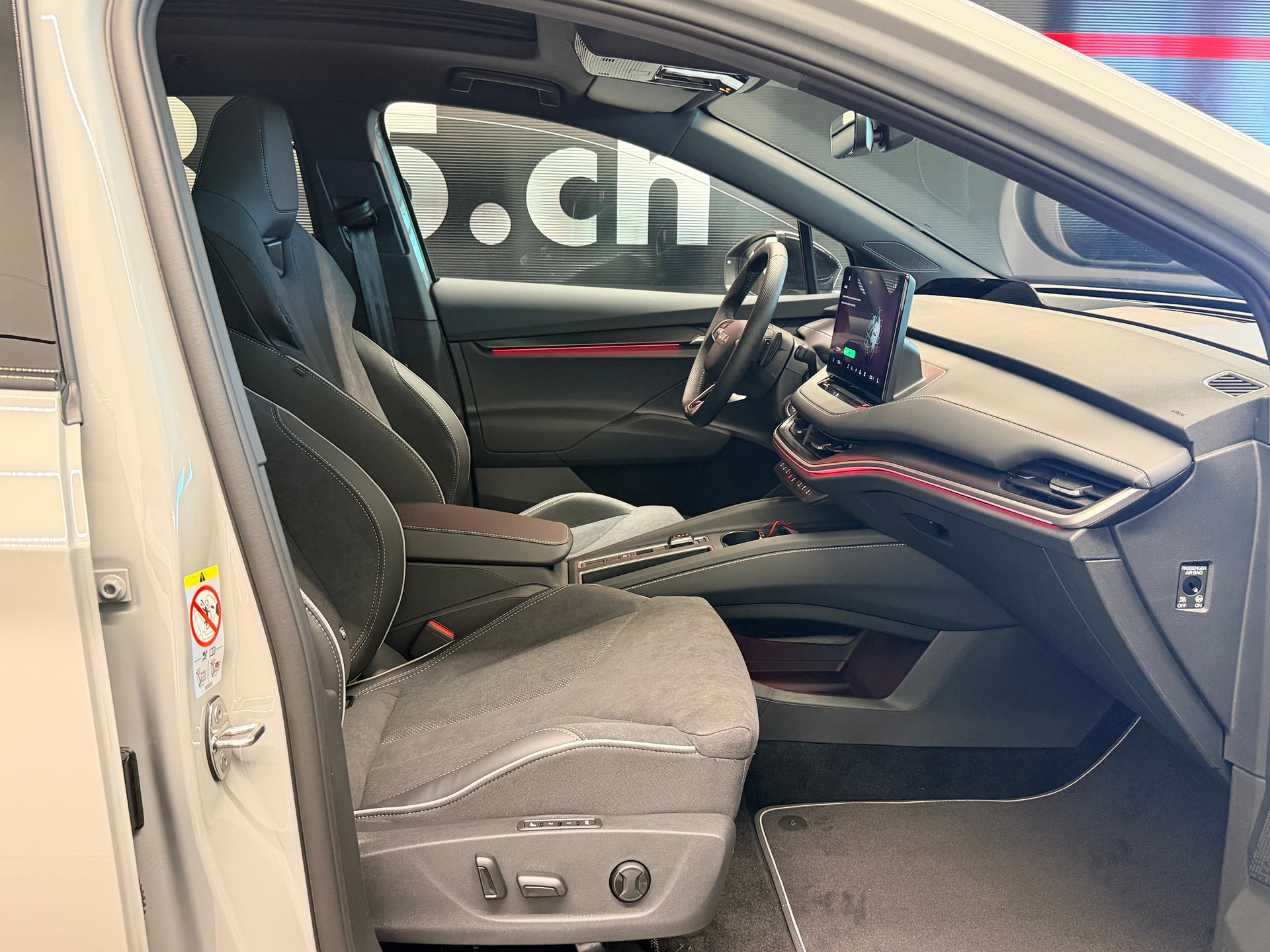 SKODA Enyaq 85x Sportline 4x4-image-25