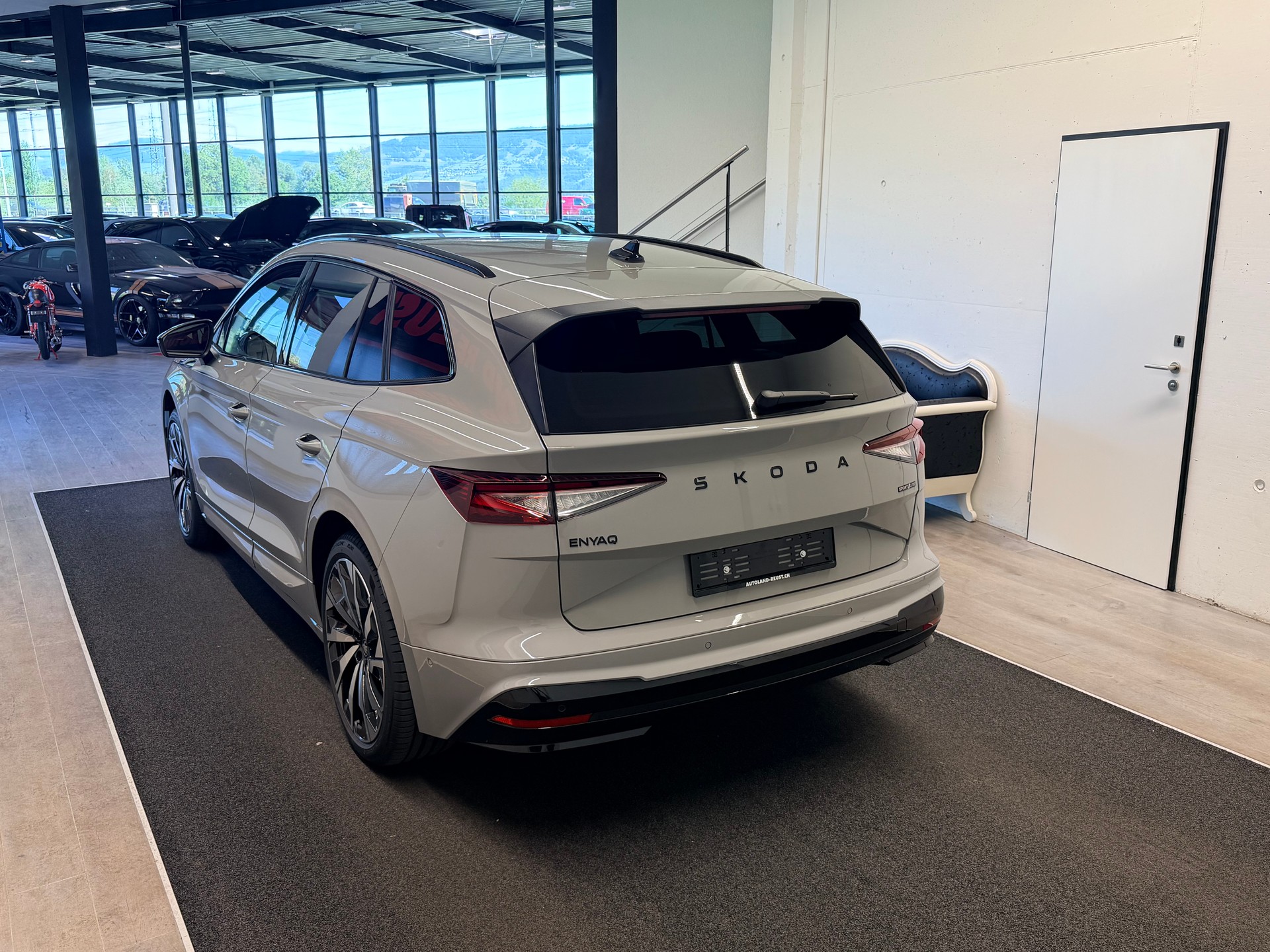 SKODA Enyaq 85x Sportline 4x4-image-8