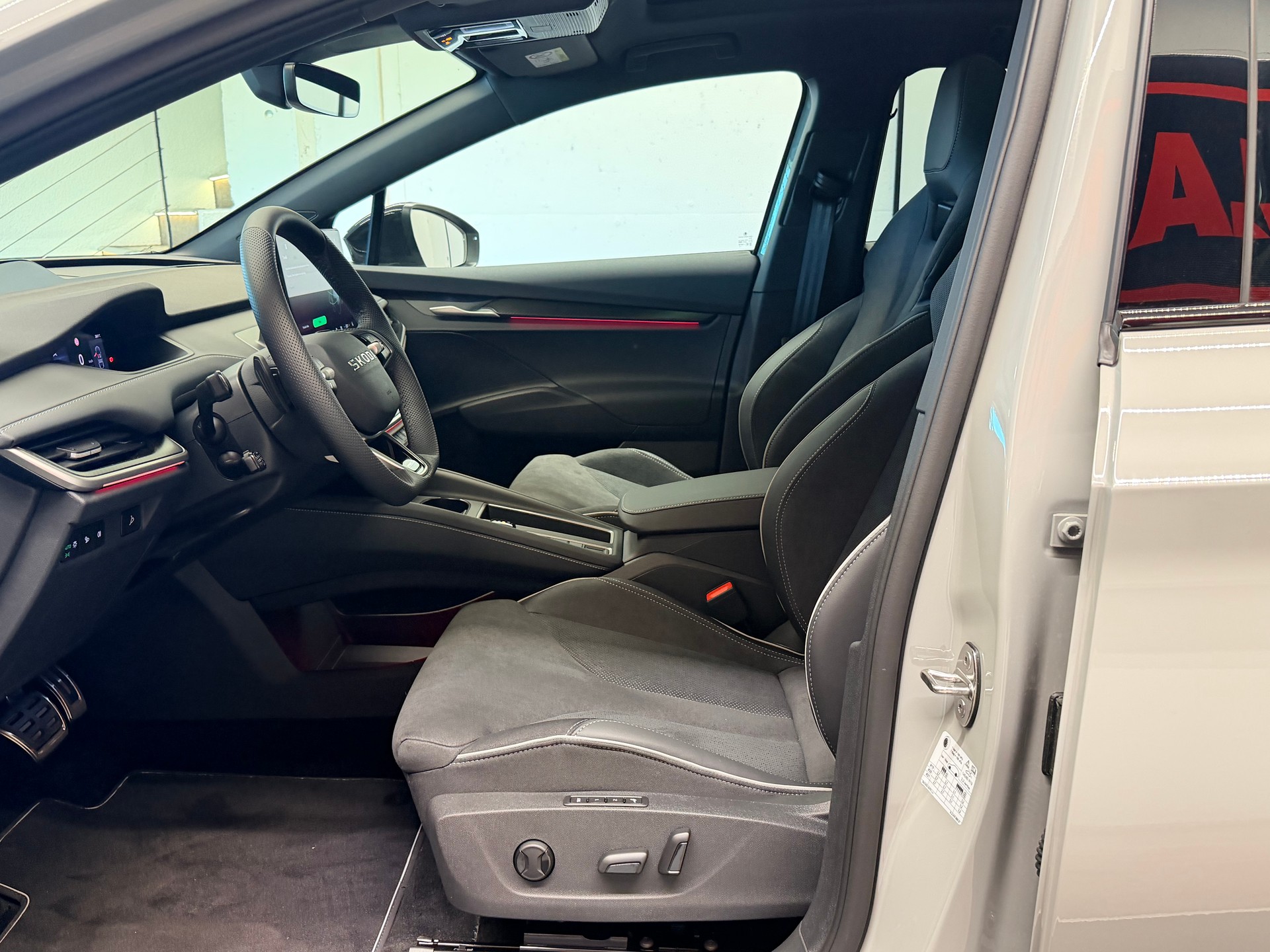 SKODA Enyaq 85x Sportline 4x4-image-15