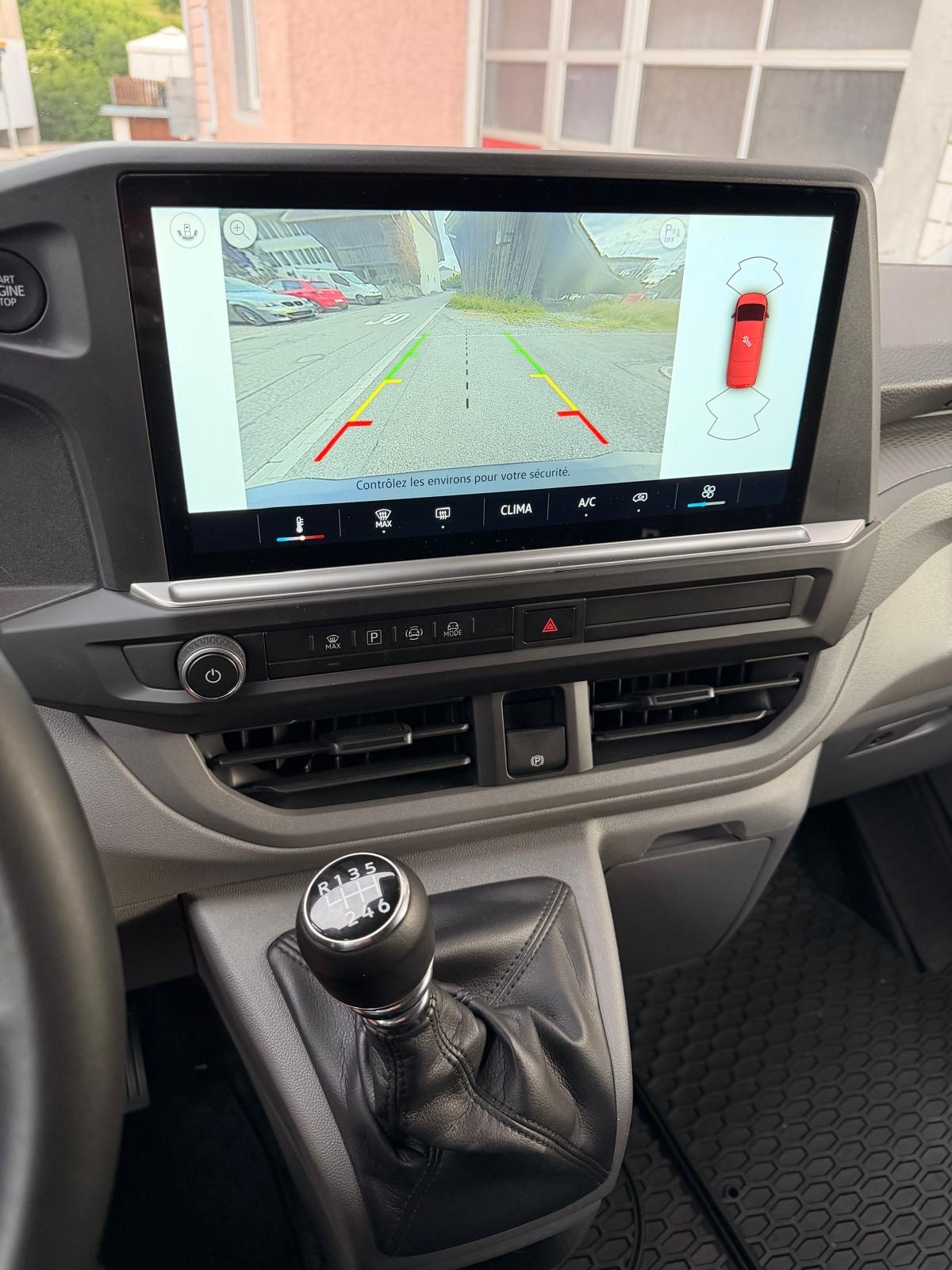 VW Transporter 2.0 TDI-image-11