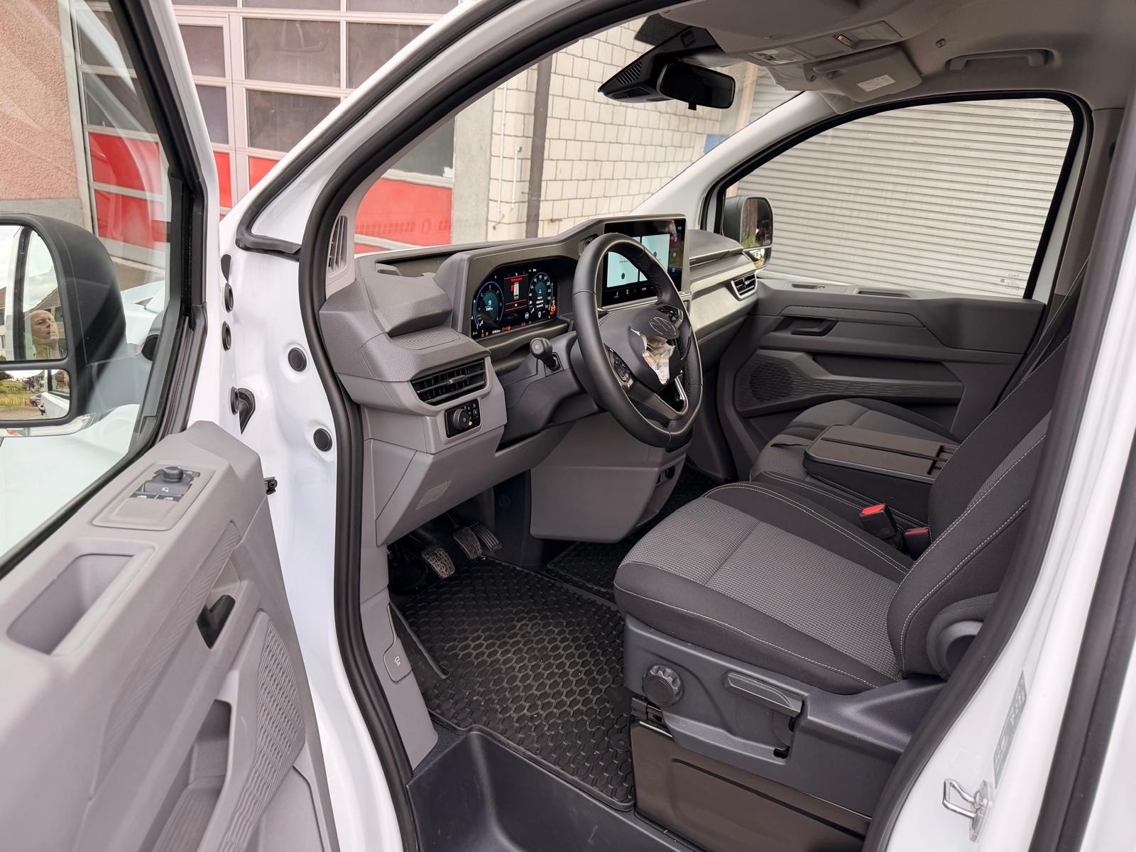VW Transporter 2.0 TDI-image-9