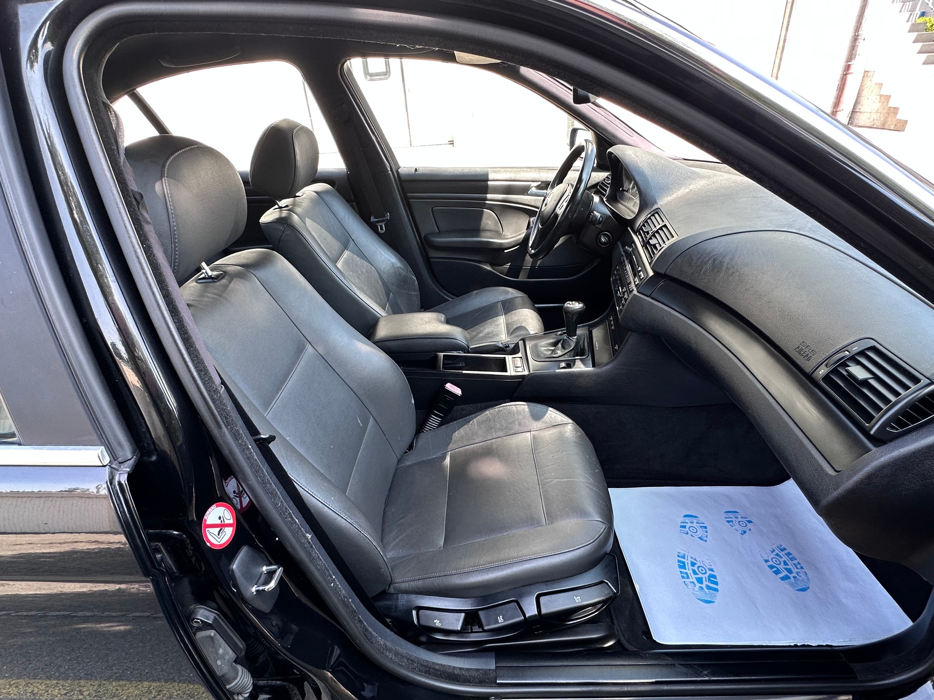 BMW 320d-image-8