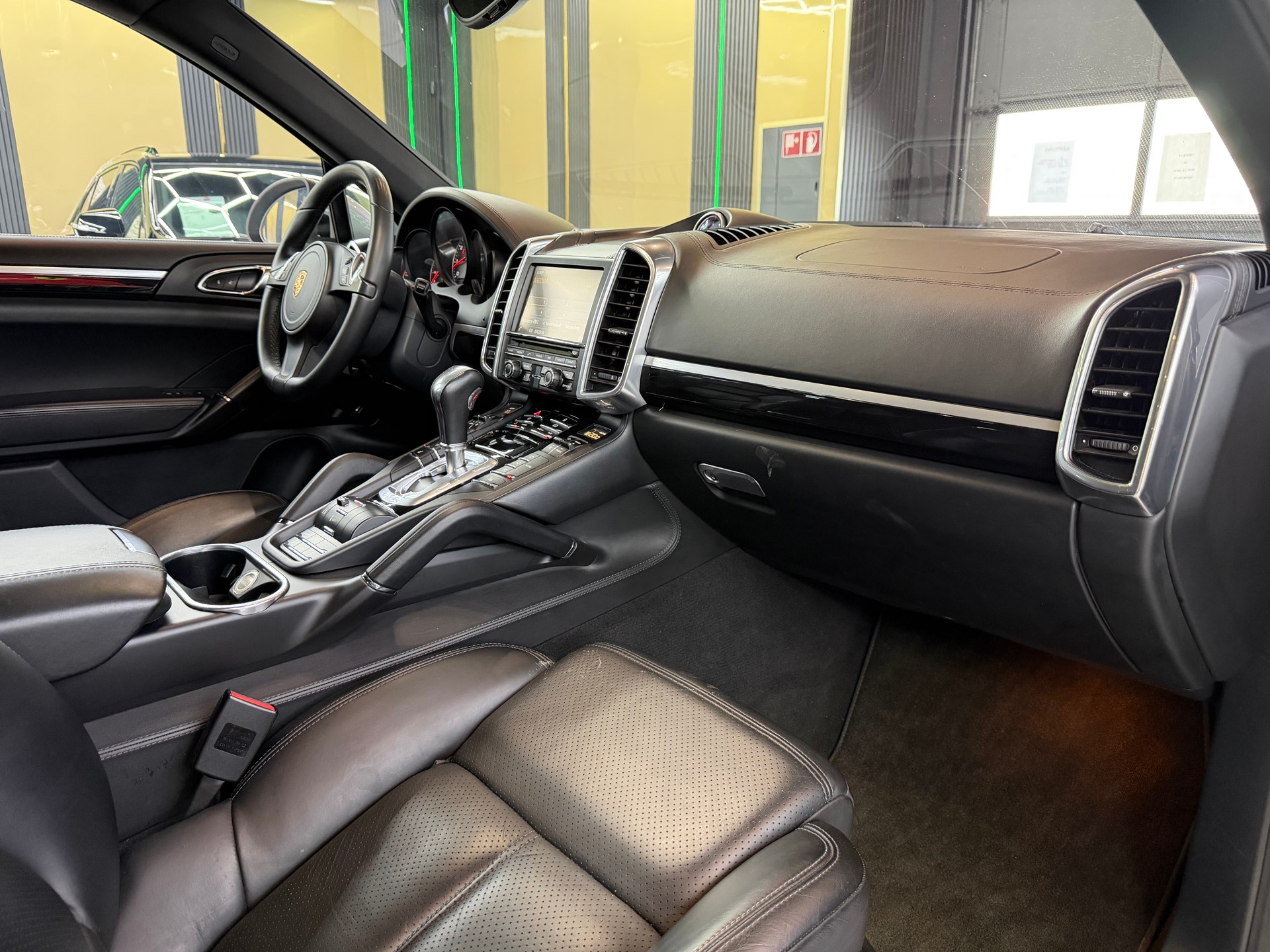 PORSCHE Cayenne S-image-10