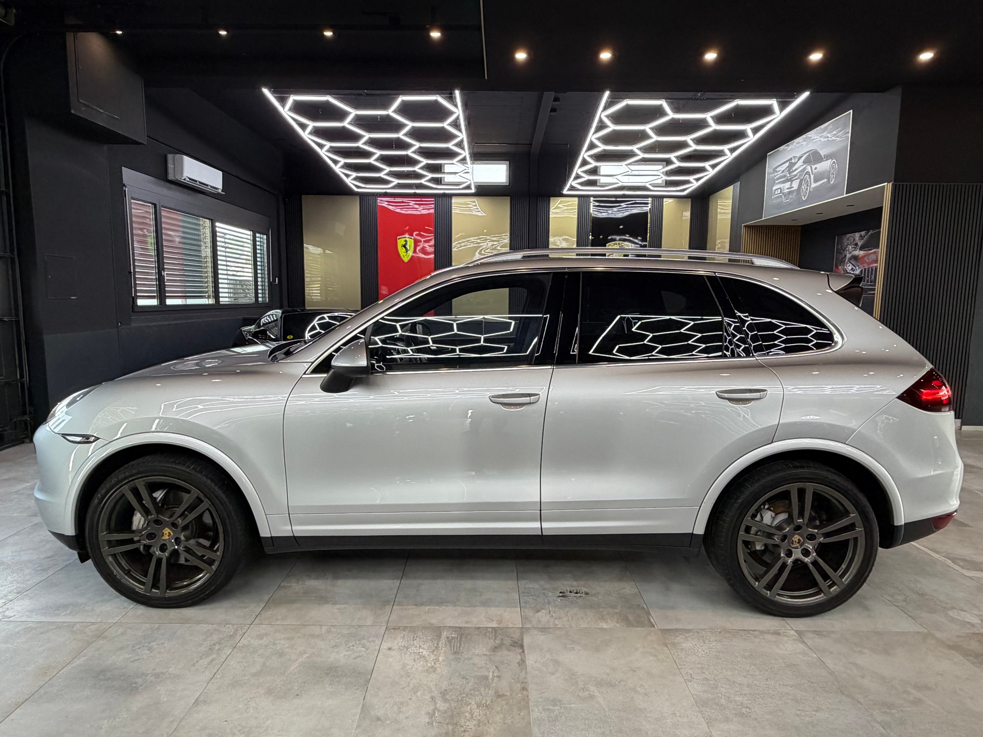 PORSCHE Cayenne S-image-7