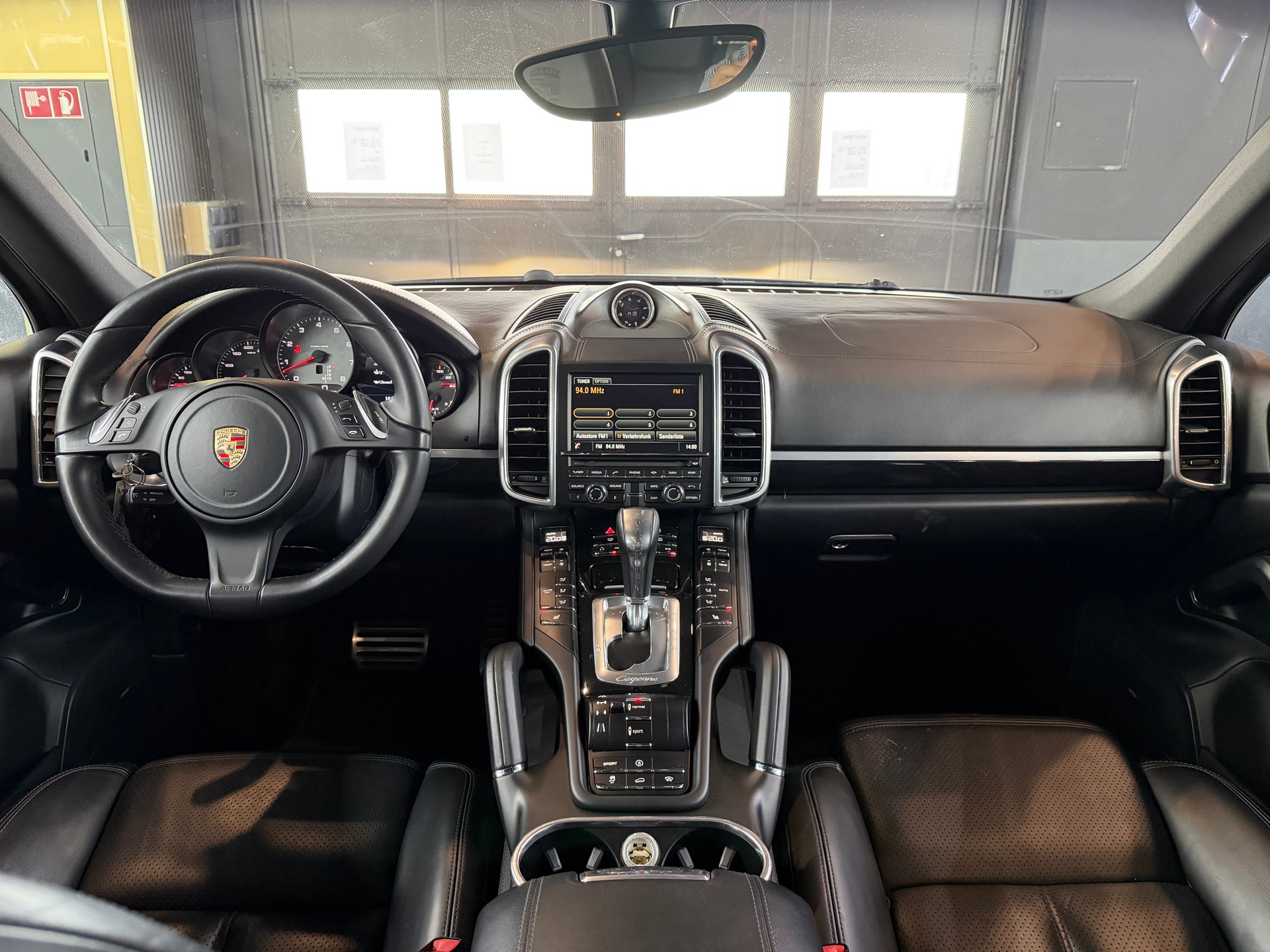 PORSCHE Cayenne S-image-12