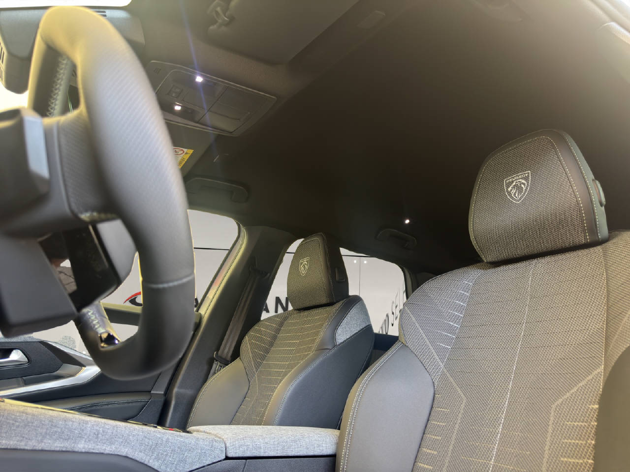 PEUGEOT 5008 1.2 Hybrid GT 145PS 7-Plätzer-image-12
