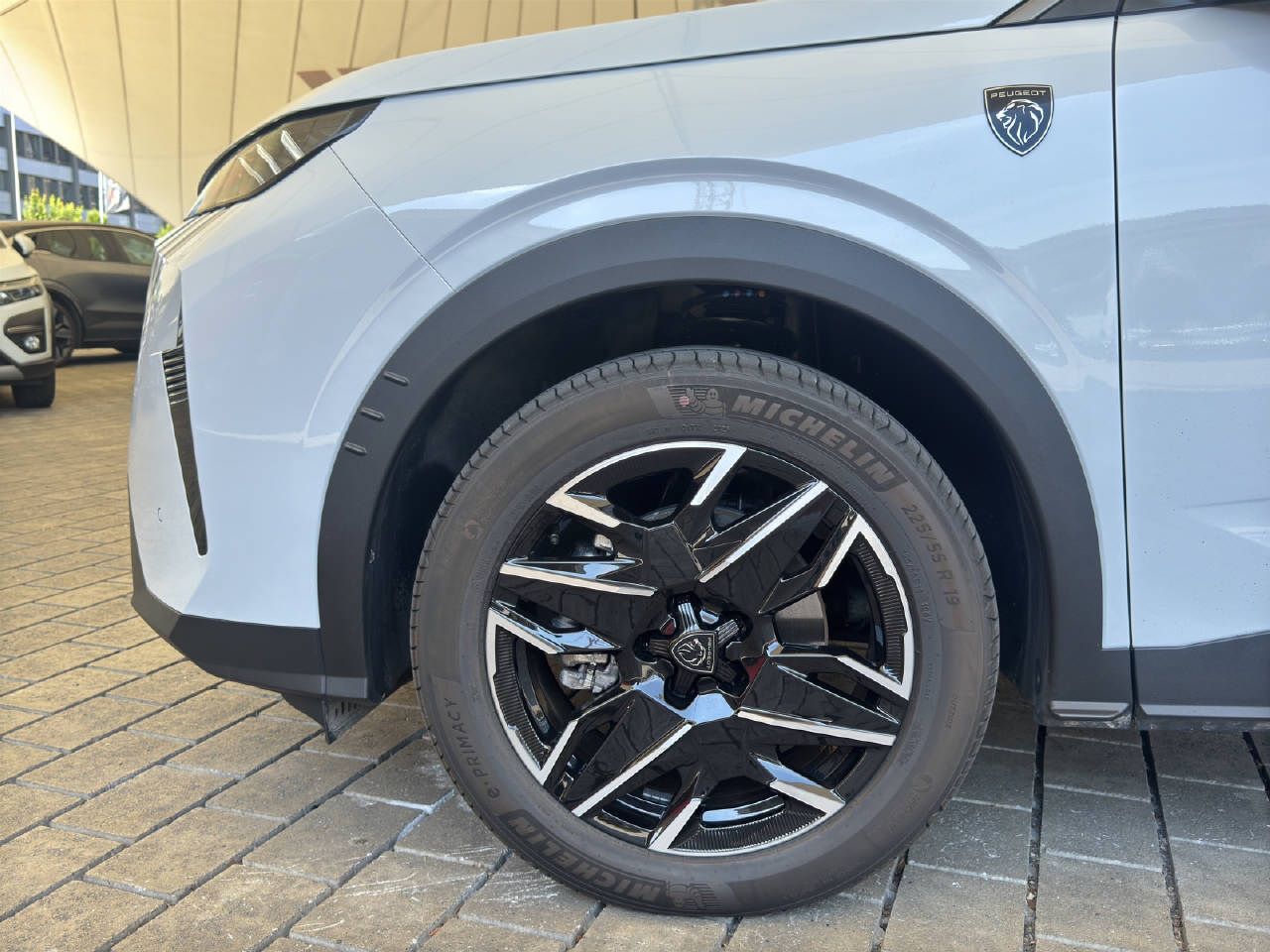 PEUGEOT 5008 1.2 Hybrid GT 145PS 7-Plätzer-image-7