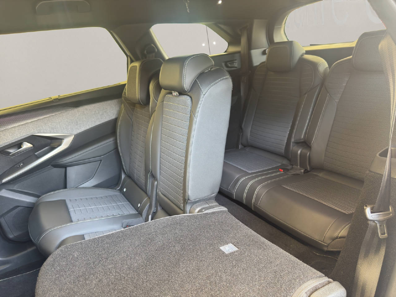 PEUGEOT 5008 1.2 Hybrid GT 145PS 7-Plätzer-image-20