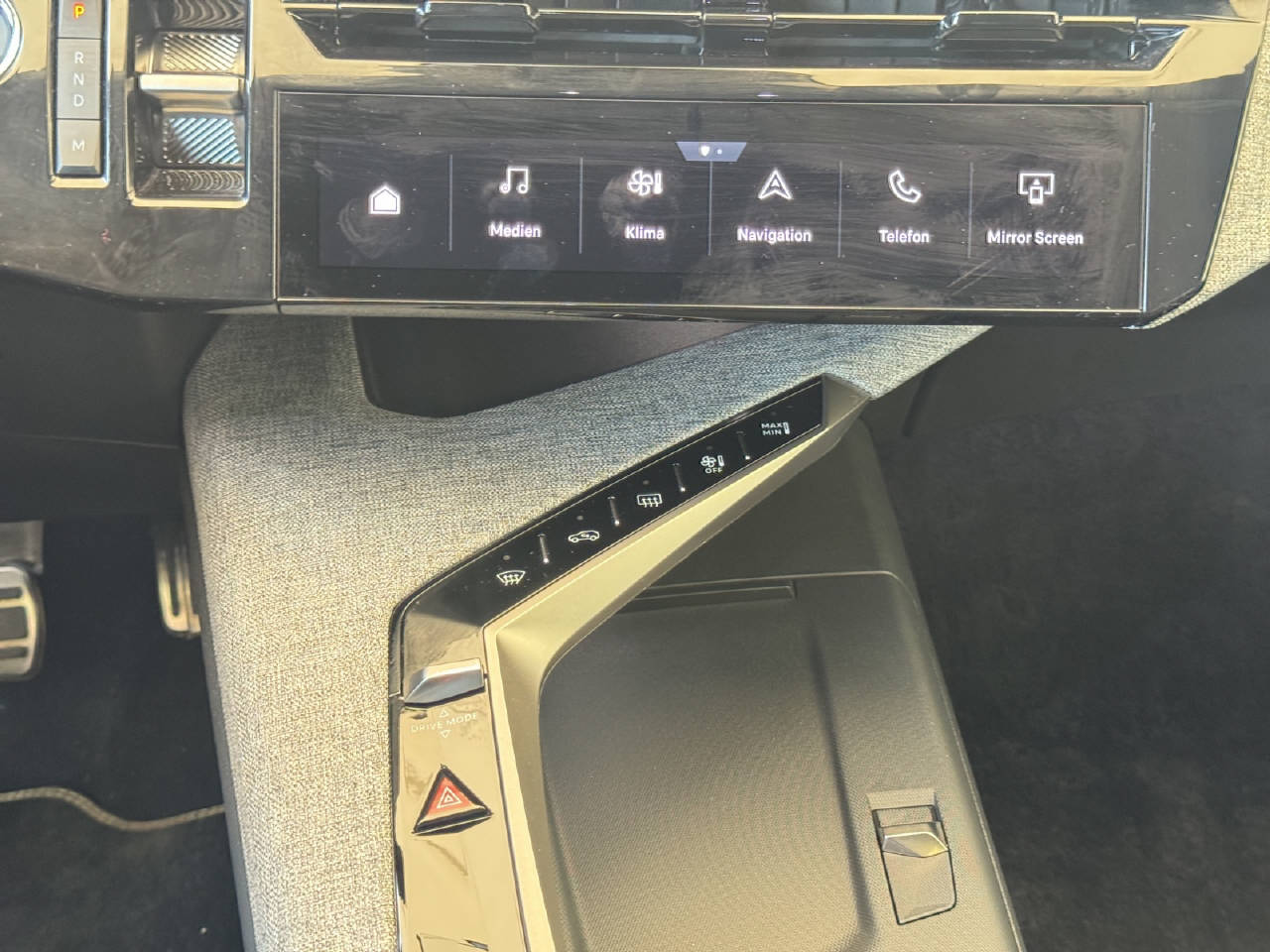 PEUGEOT 5008 1.2 Hybrid GT 145PS 7-Plätzer-image-16