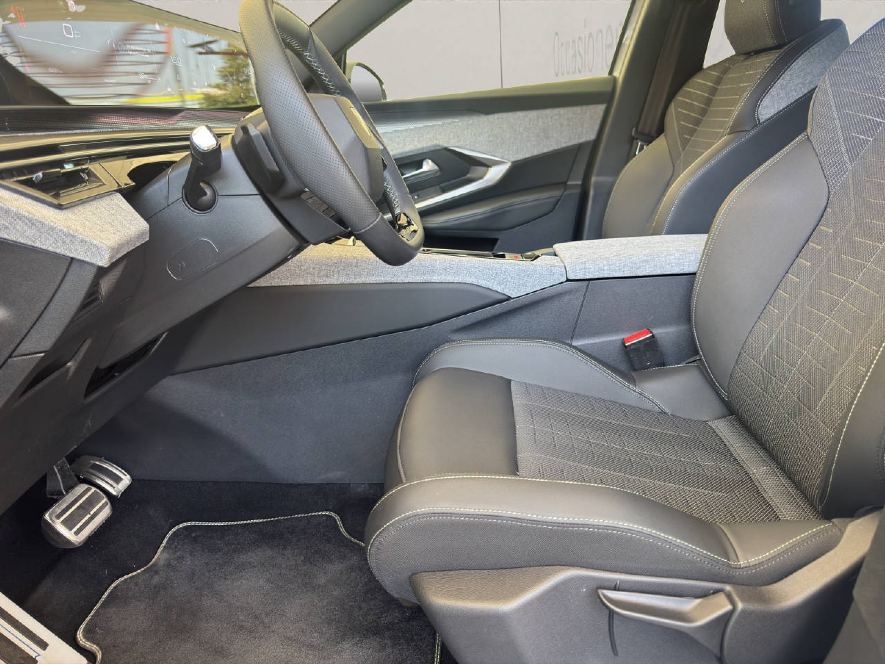 PEUGEOT 5008 1.2 Hybrid GT 145PS 7-Plätzer-image-11