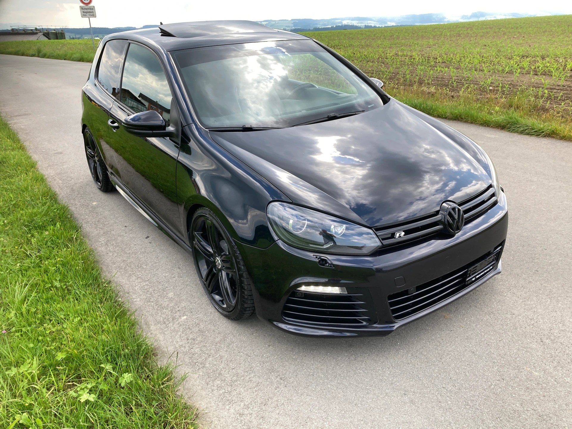 VW Golf 2.0 TSI R 4Motion DSG-image-1