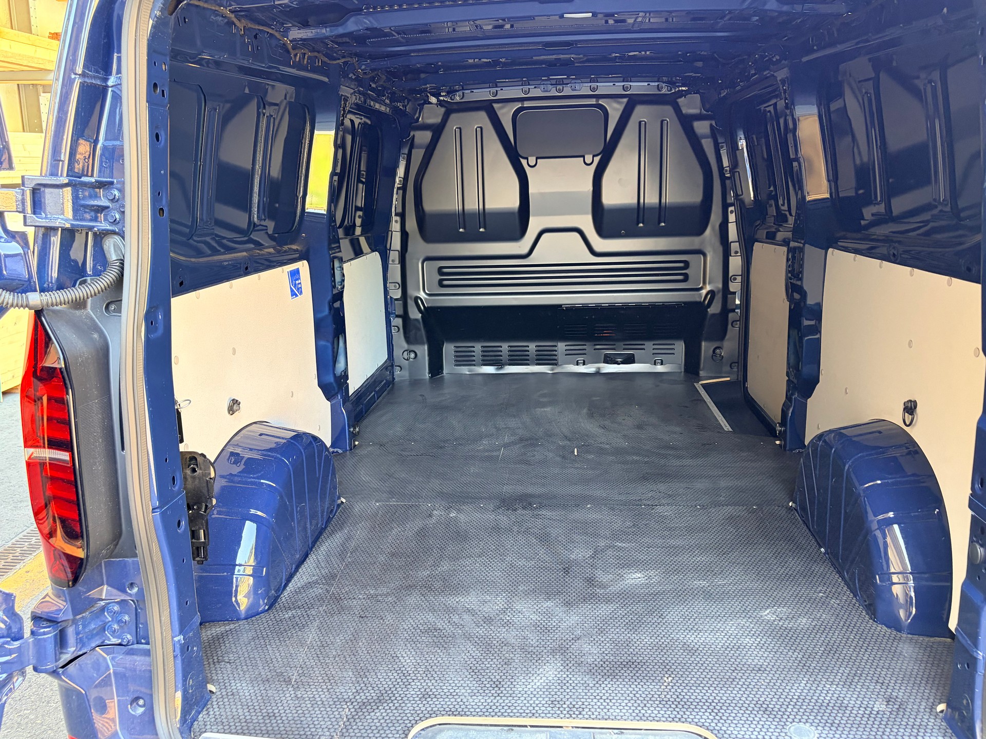 VW Transporter Kaw. 3500 2.0 TDI 150 4motion-image-16