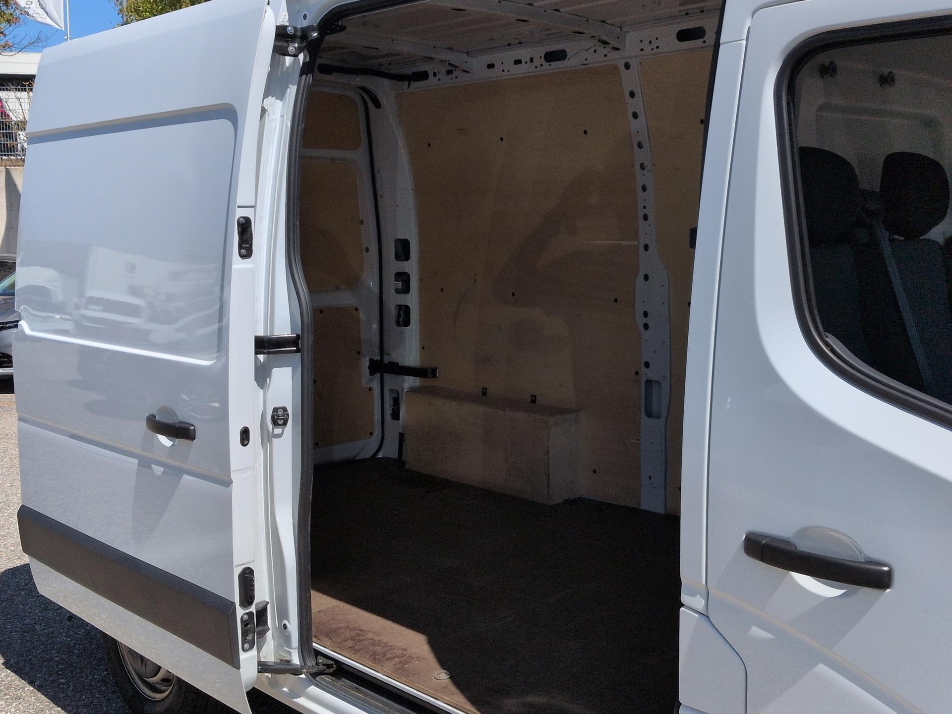 RENAULT Master T35 2.3 Blue dCi 135 L2H2-image-17