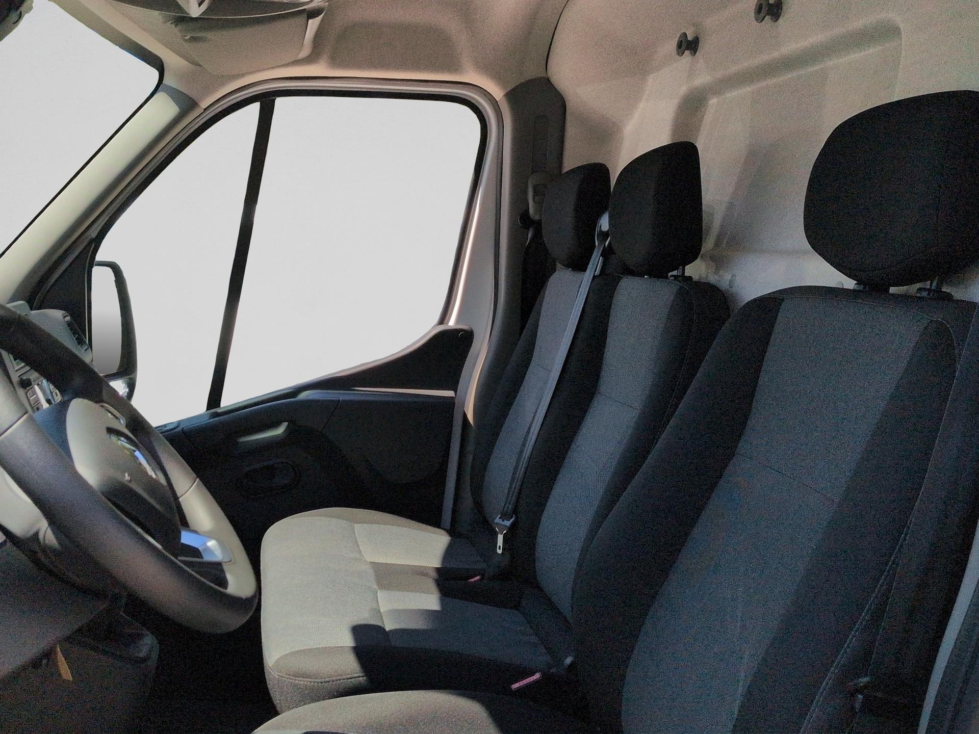 RENAULT Master T35 2.3 Blue dCi 135 L2H2-image-8