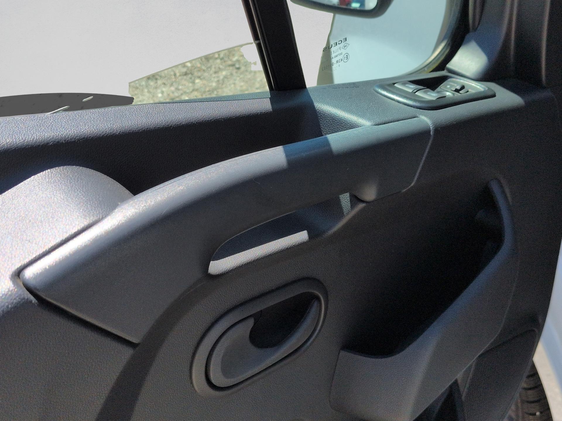 RENAULT Master T35 2.3 Blue dCi 135 L2H2-image-18