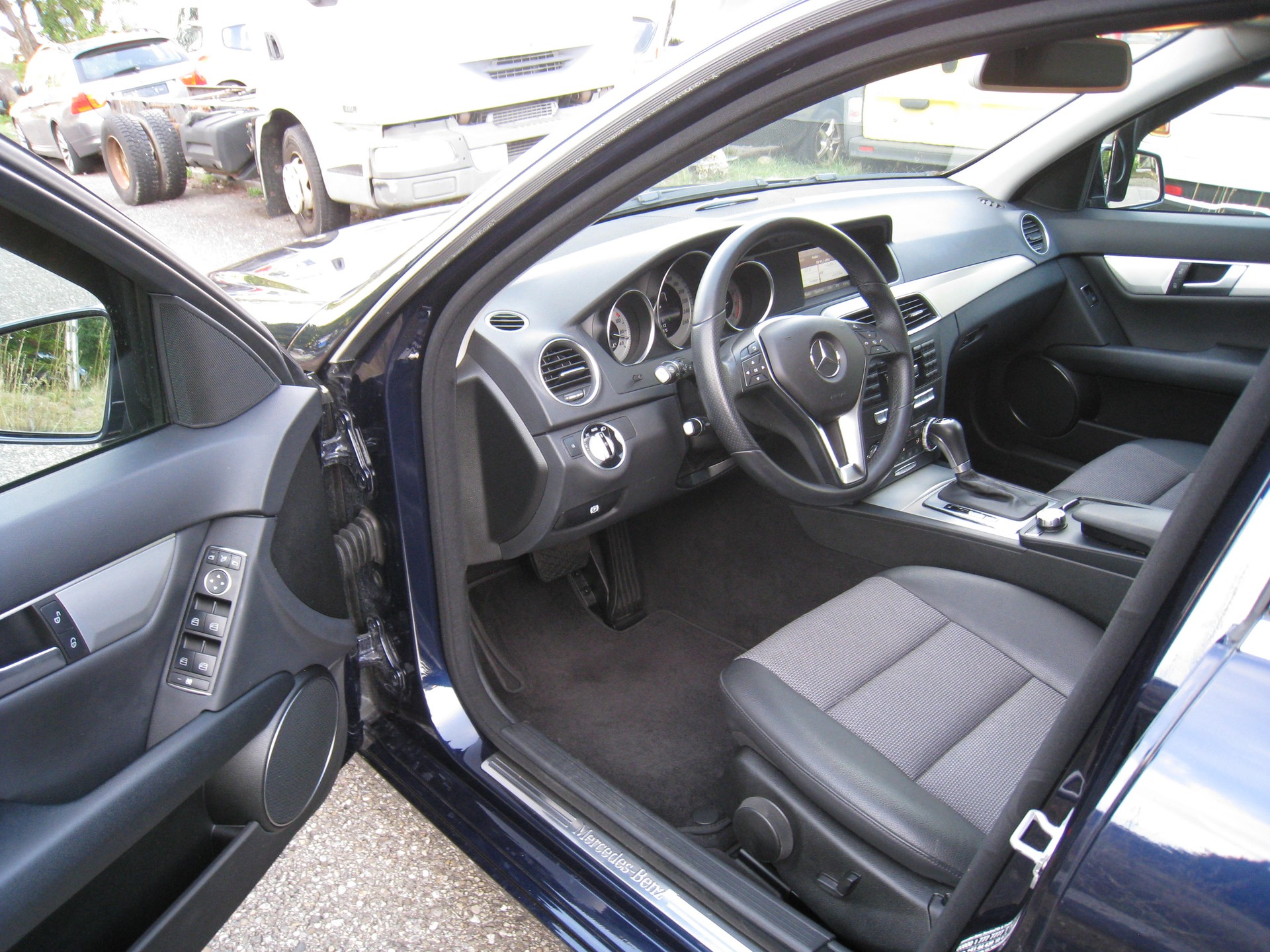 MERCEDES-BENZ C 180 Avantgarde 7G-Tronic MFK-image-6