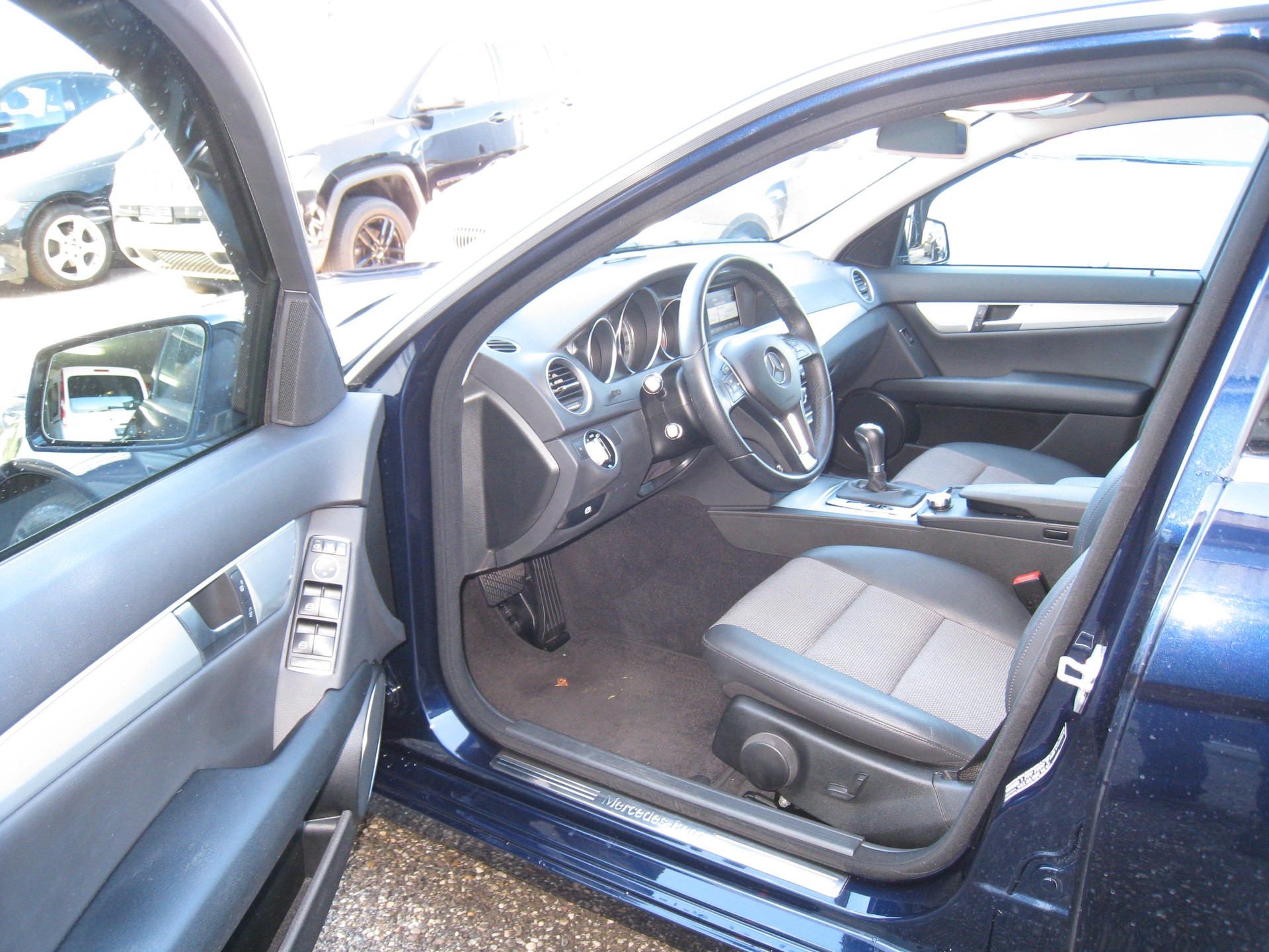 MERCEDES-BENZ C 180 Avantgarde 7G-Tronic-image-3