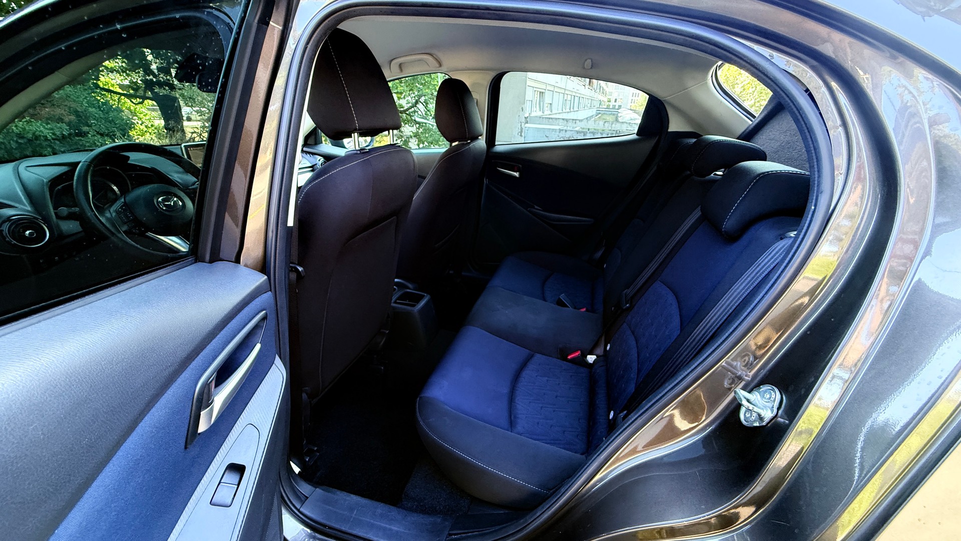 MAZDA 2 1.5 CD 16V Skyactiv-D Ambition-image-11