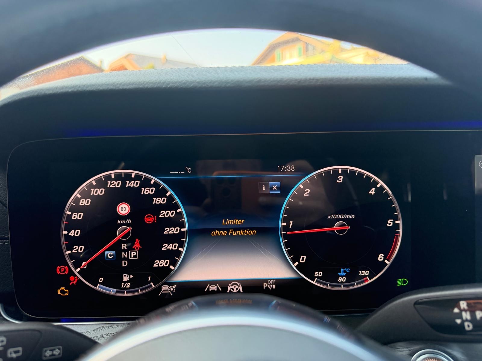 MERCEDES-BENZ E 220 d 4Matic 9G-Tronic-image-14