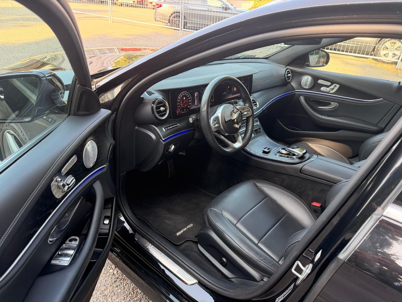MERCEDES-BENZ E 220 d 4Matic 9G-Tronic-image-9