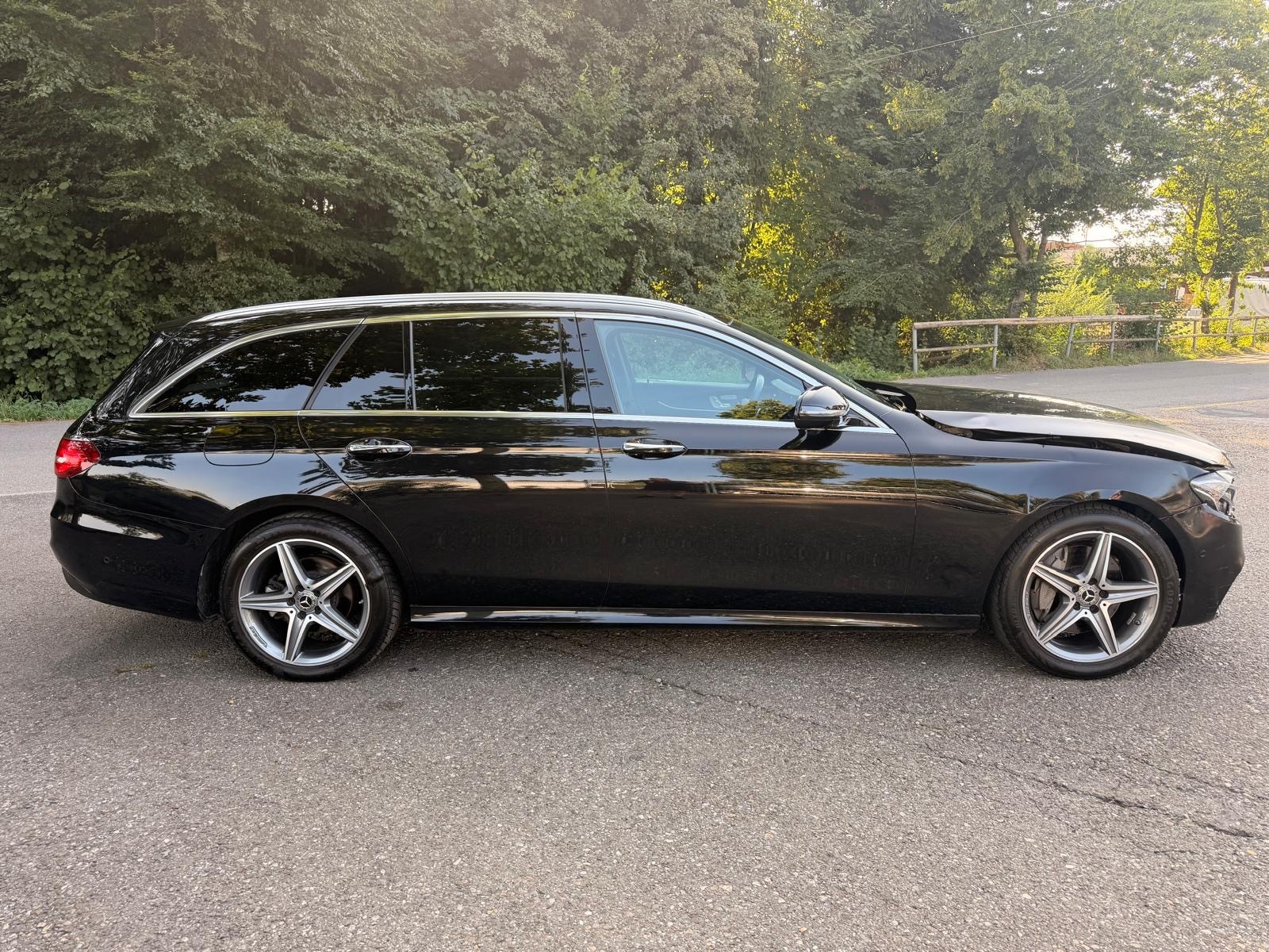 MERCEDES-BENZ E 220 d 4Matic 9G-Tronic-image-5