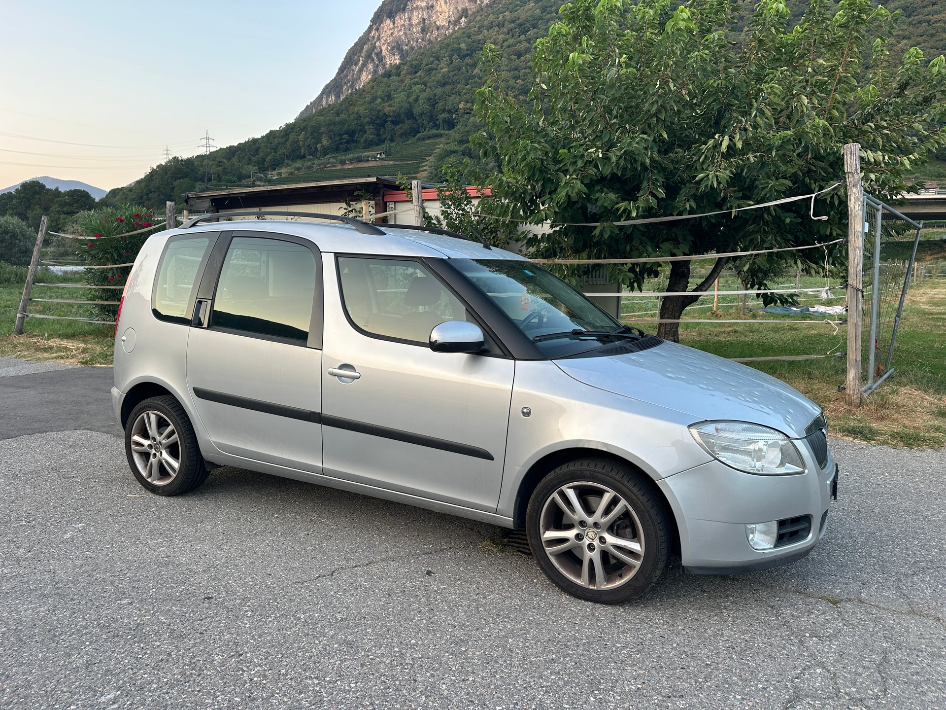 SKODA Roomster 1.6 Style-image-0