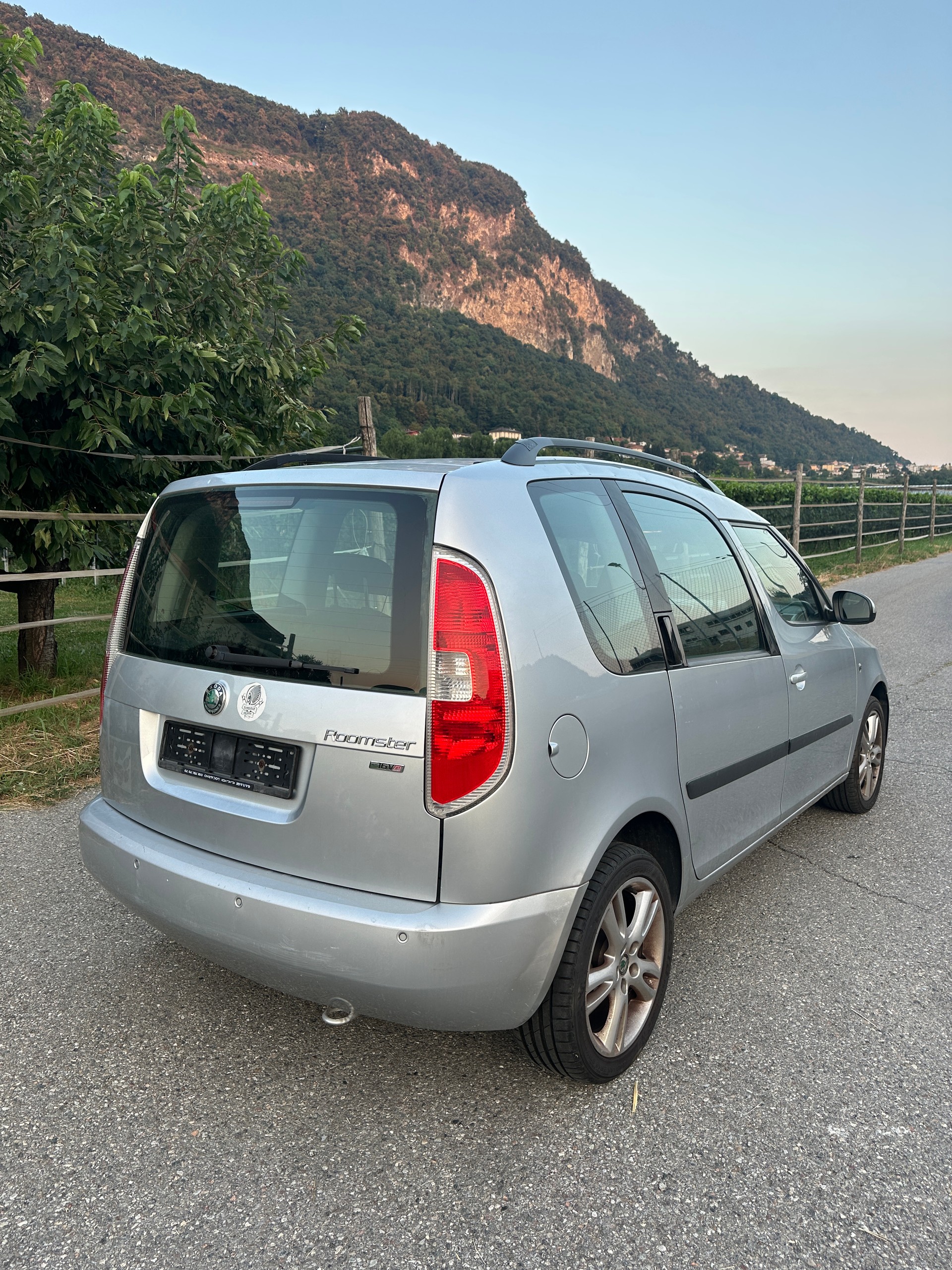 SKODA Roomster 1.6 Style-image-2