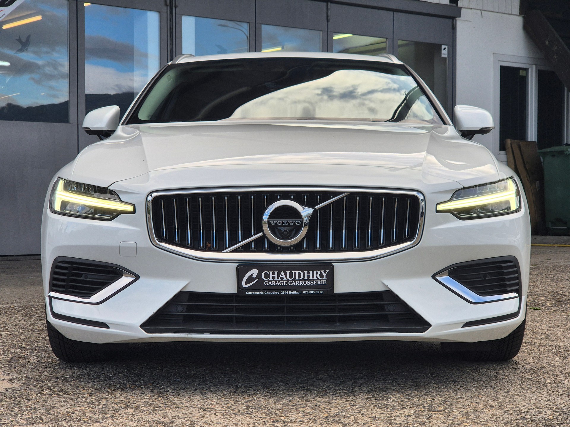 VOLVO V60 T6 eAWD Twin Engine Inscription Geartronic-image-1