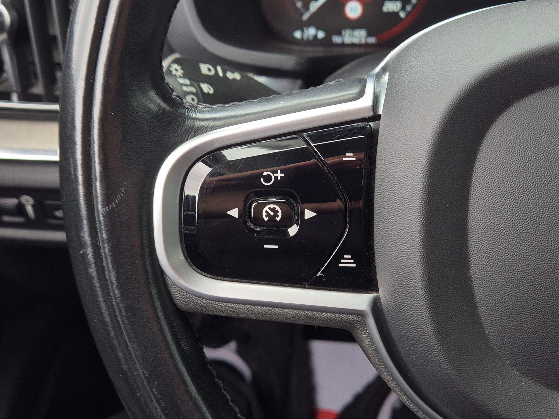 VOLVO V60 T6 eAWD Twin Engine Inscription Geartronic-image-24