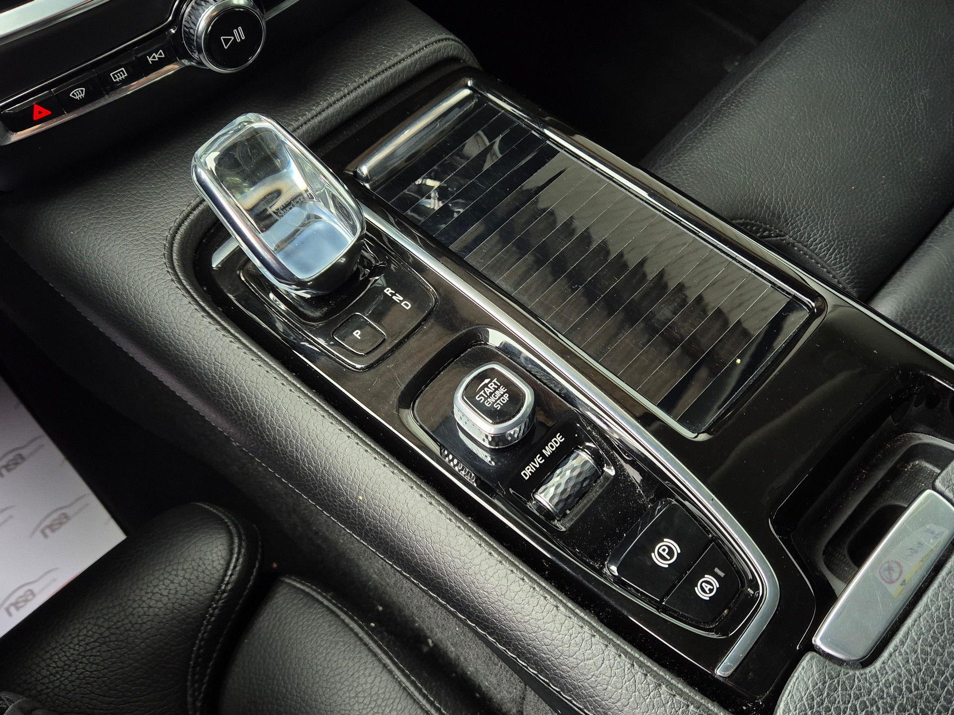 VOLVO V60 T6 eAWD Twin Engine Inscription Geartronic-image-23