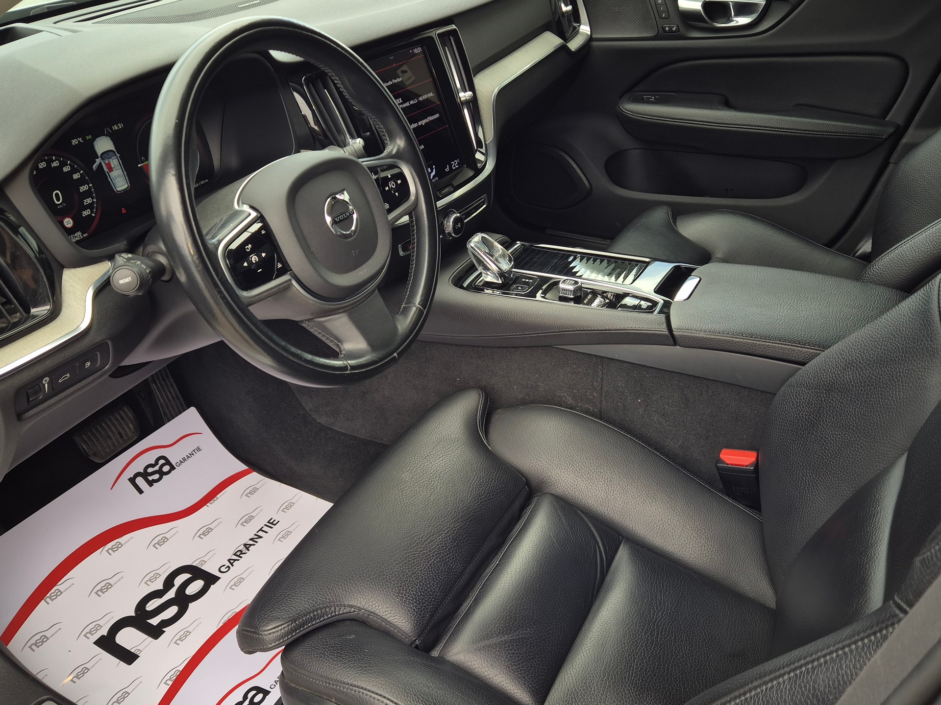 VOLVO V60 T6 eAWD Twin Engine Inscription Geartronic-image-11