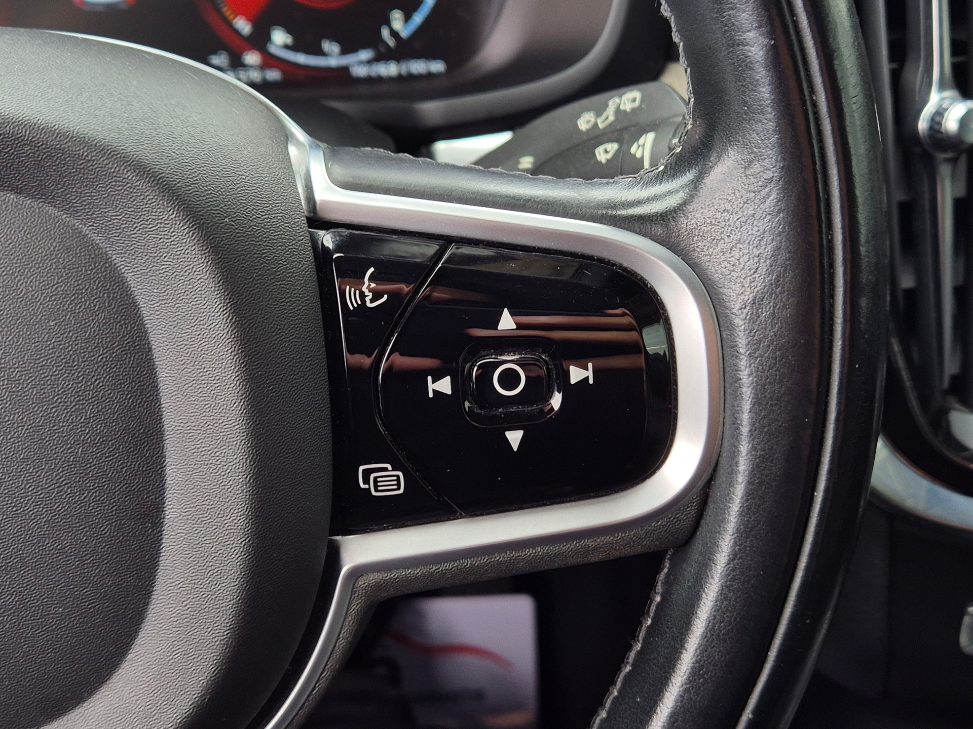 VOLVO V60 T6 eAWD Twin Engine Inscription Geartronic-image-25