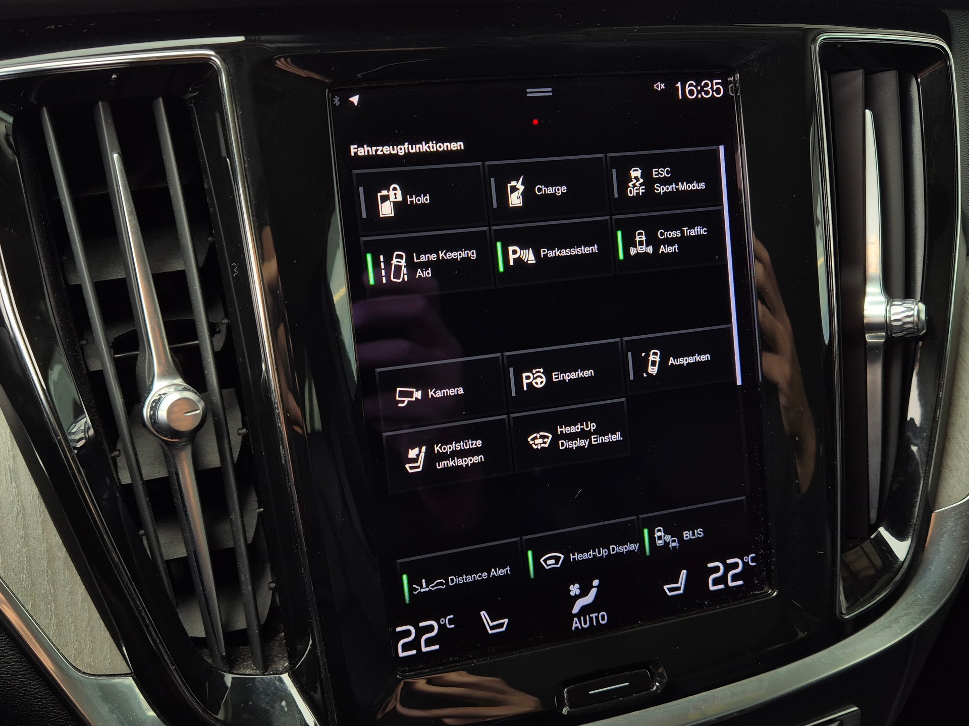 VOLVO V60 T6 eAWD Twin Engine Inscription Geartronic-image-19