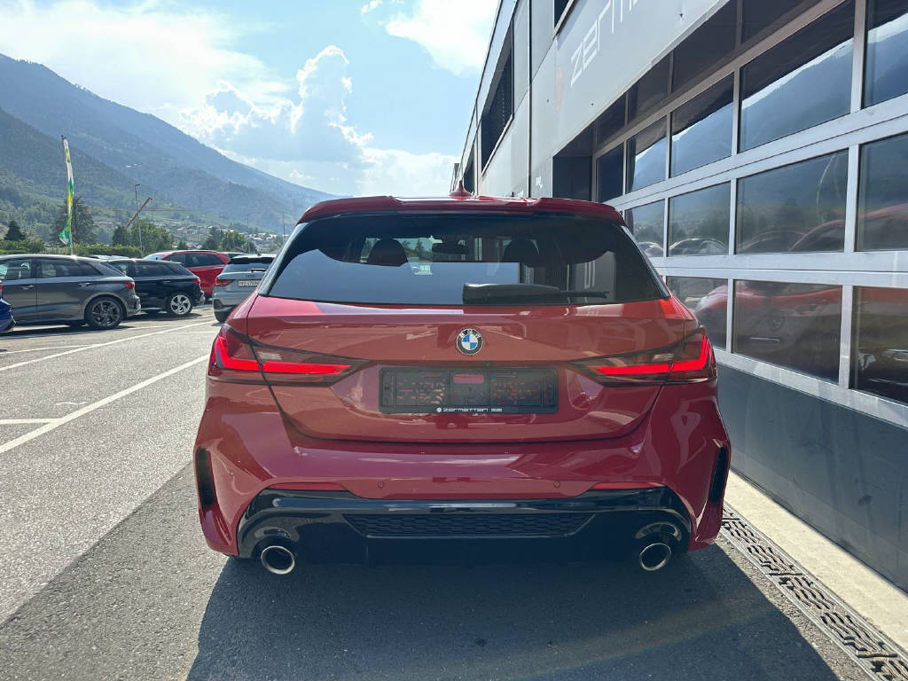 BMW M135i xDrive - (CH)-showroom-element-3