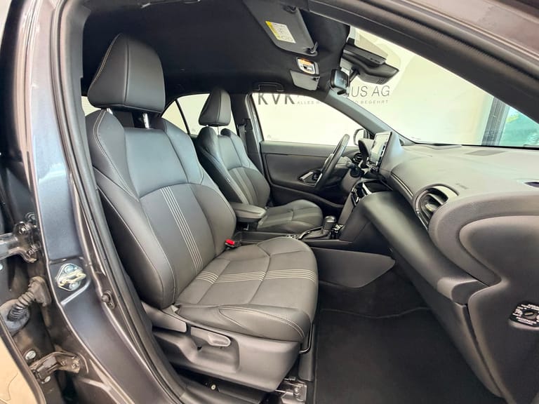 Toyota Yaris Cross 1.5 Adventure e-CVT AWD-i, Foto 12 von 14