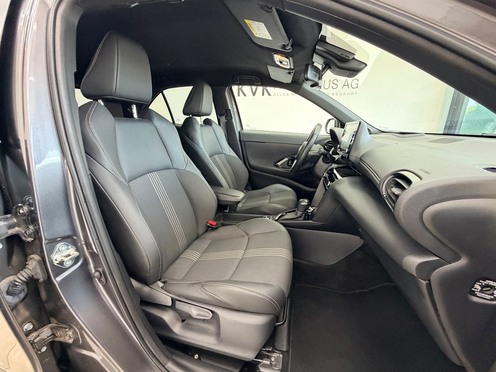 TOYOTA Yaris Cross 1.5 Adventure e-CVT AWD-i | CH-FAHRZEUG | 4x4 | 15 JAHRE GARANTIE |-image-13