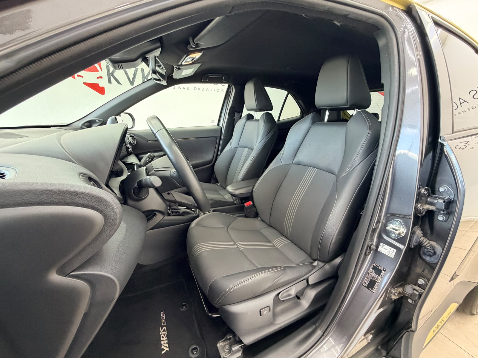 TOYOTA Yaris Cross 1.5 Adventure e-CVT AWD-i | CH-FAHRZEUG | 4x4 | 15 JAHRE GARANTIE |-image-9